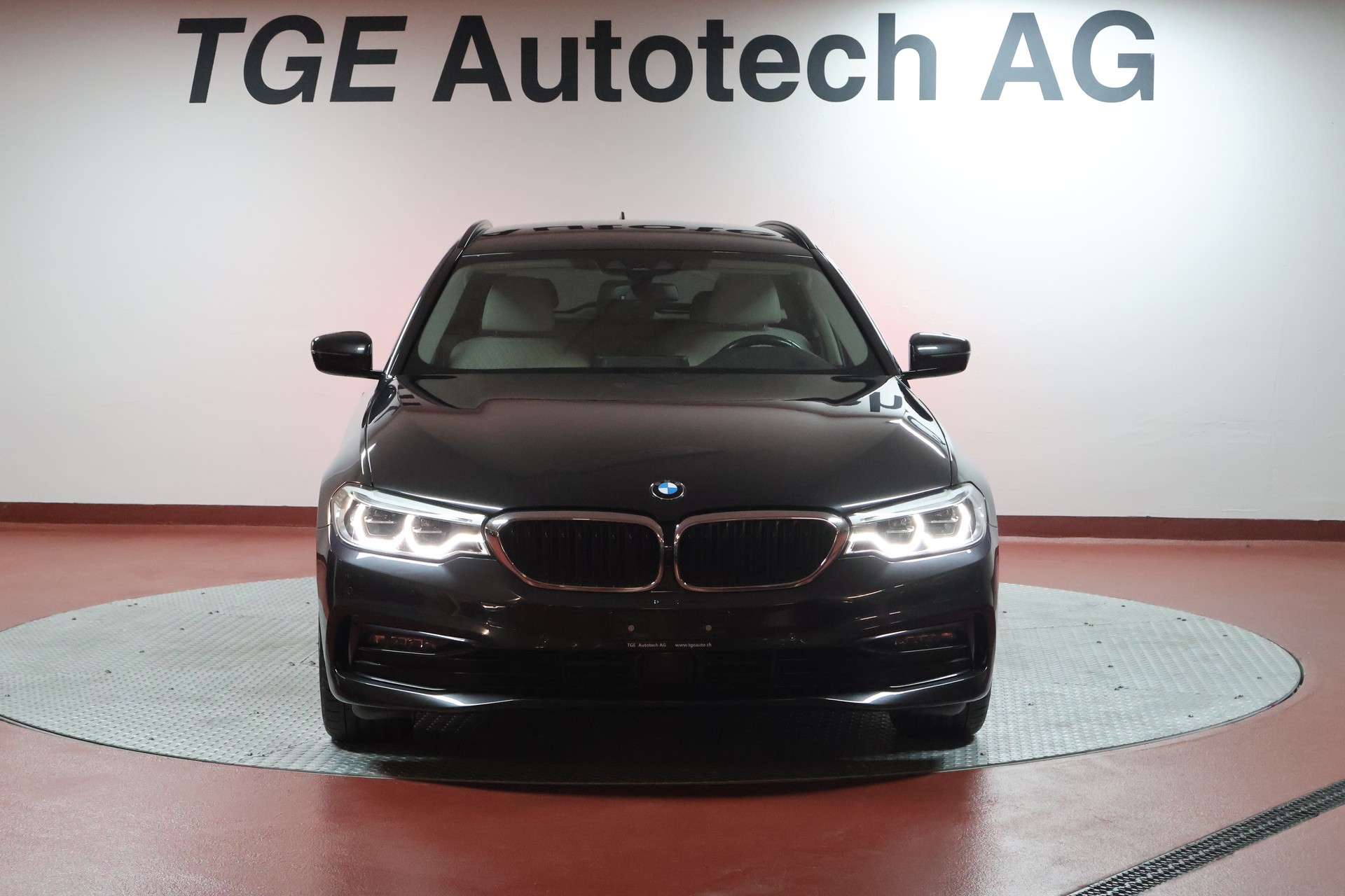 BMW 530d xDrive Touring Sport Line Steptronic-showroom-element-2