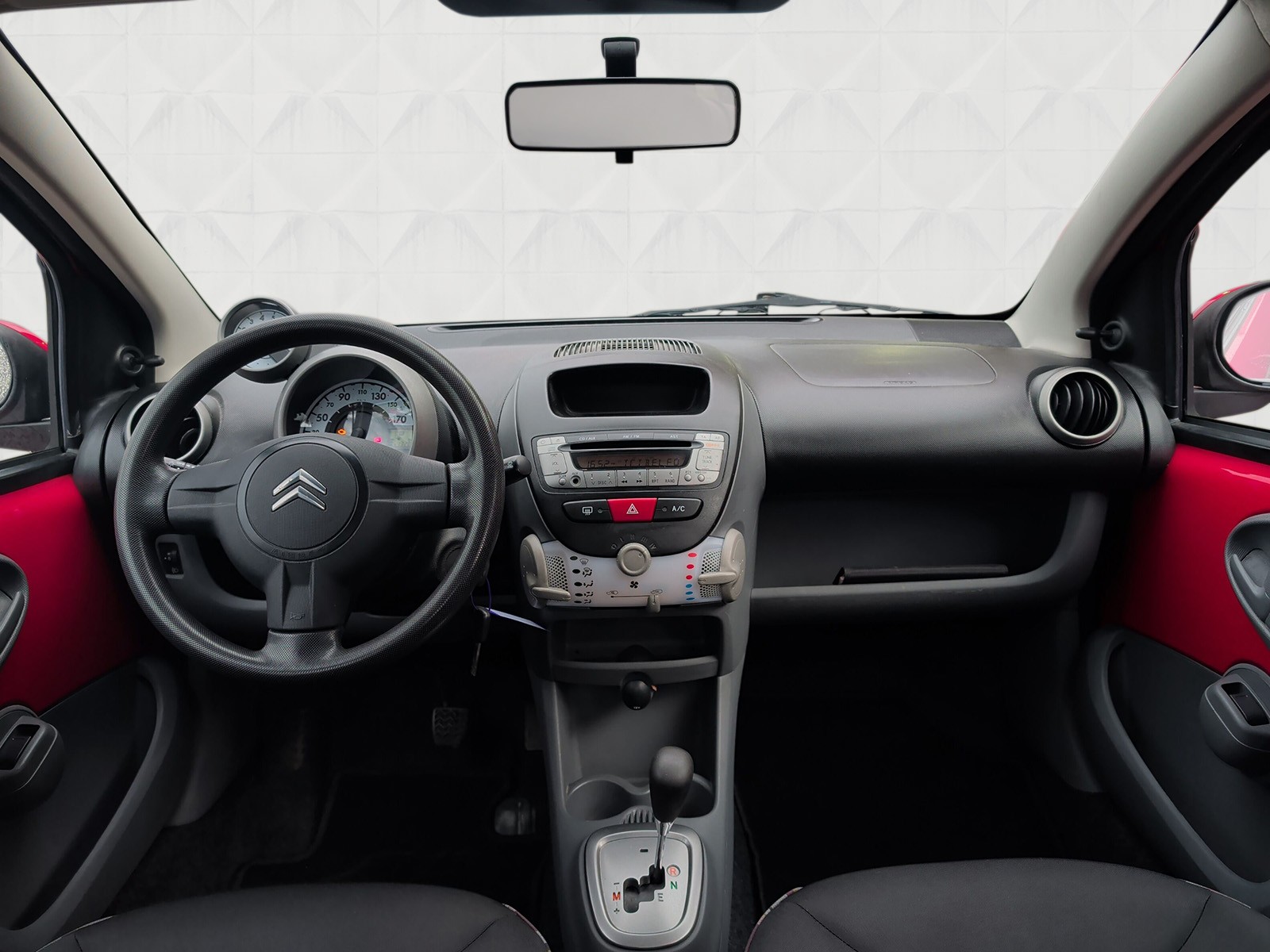 CITROEN C1 1.0i Chic SensoDrive-image-9