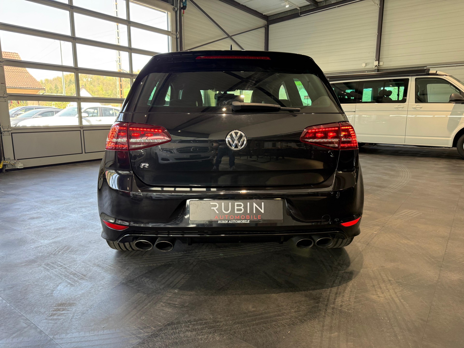 VW Golf 2.0 TSI R 4Motion DSG-showroom-element-3