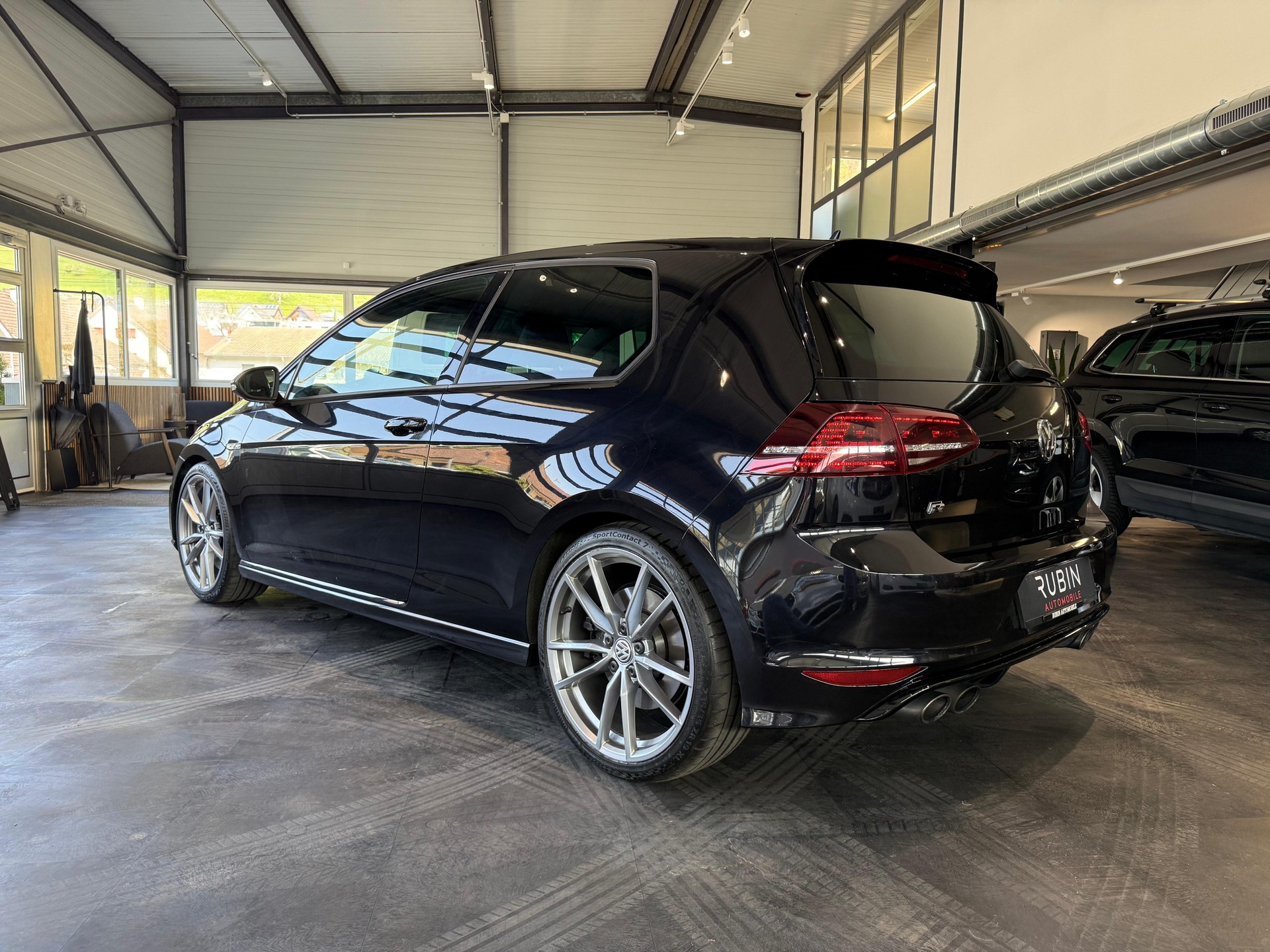 VW Golf 2.0 TSI R 4Motion DSG-showroom-element-2