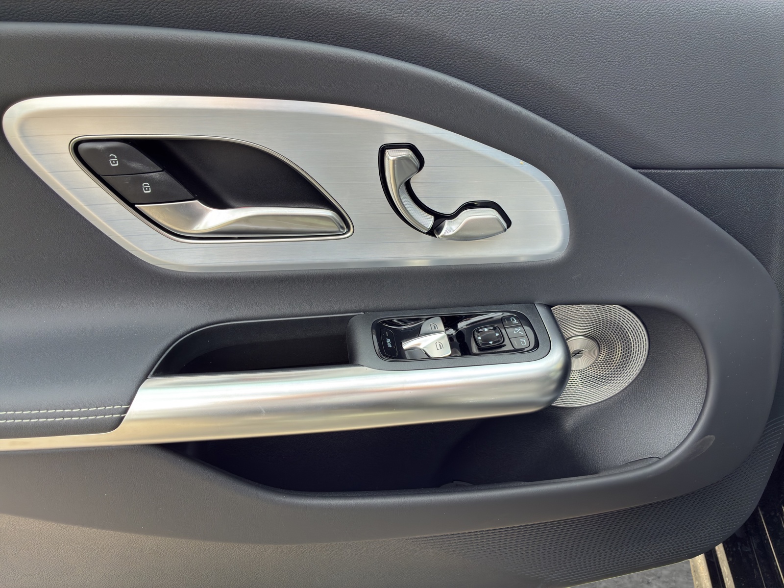 MERCEDES-BENZ CLA Shooting Brake 350 4Matic 85 kWh EQ-image-10