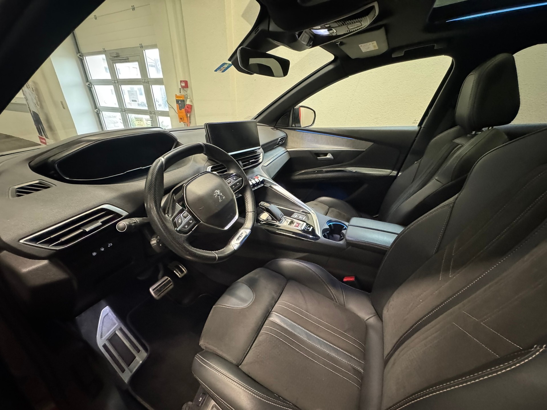 PEUGEOT 3008 1.5 BlueHDi GT EAT8-image-4