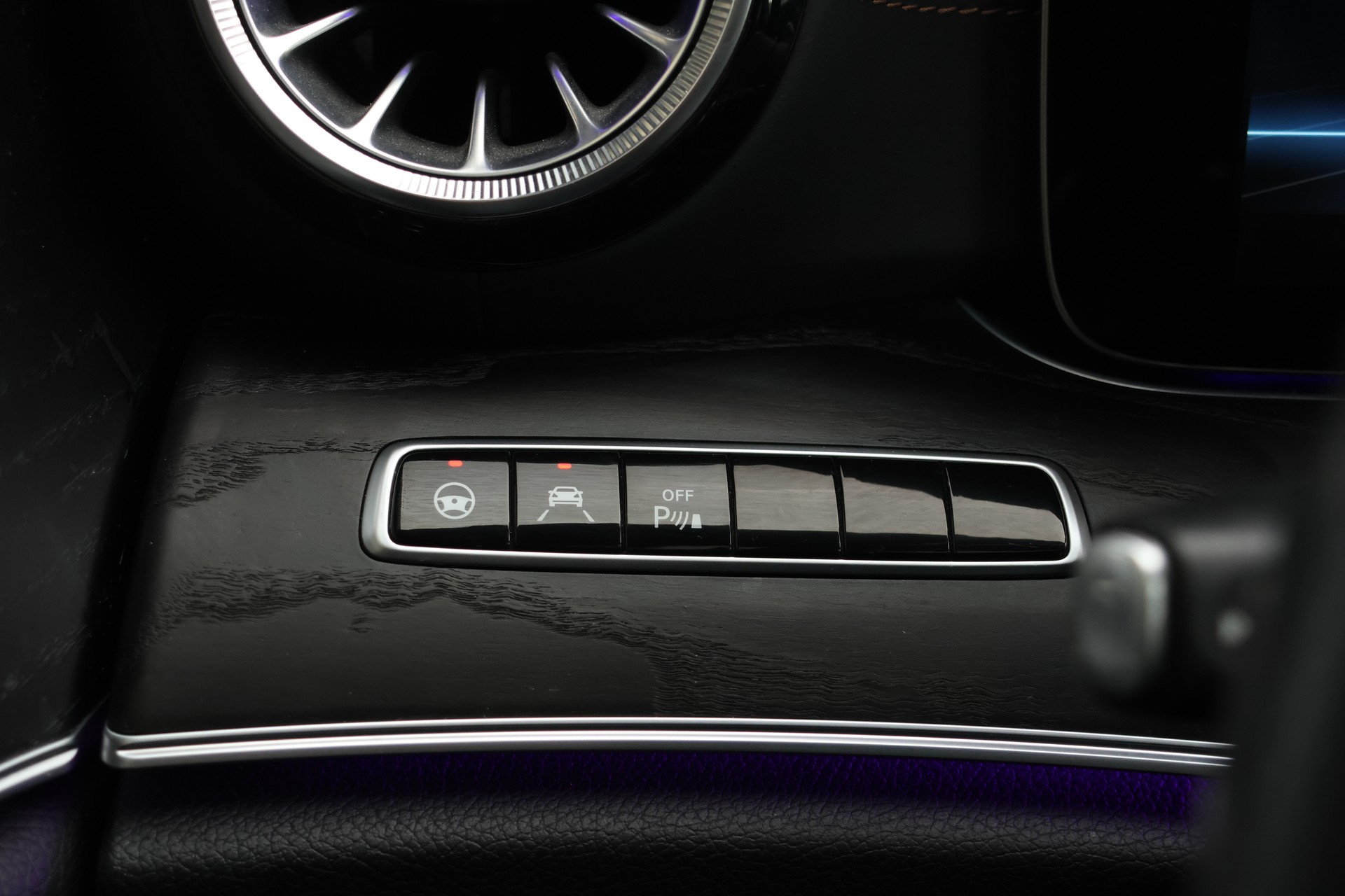 MERCEDES-BENZ CLS 450 4Matic Edition 1 AMG Line-image-16
