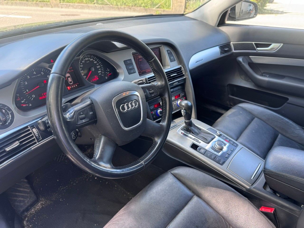 AUDI A6 Avant 3.2 V6 FSI quattro-image-6