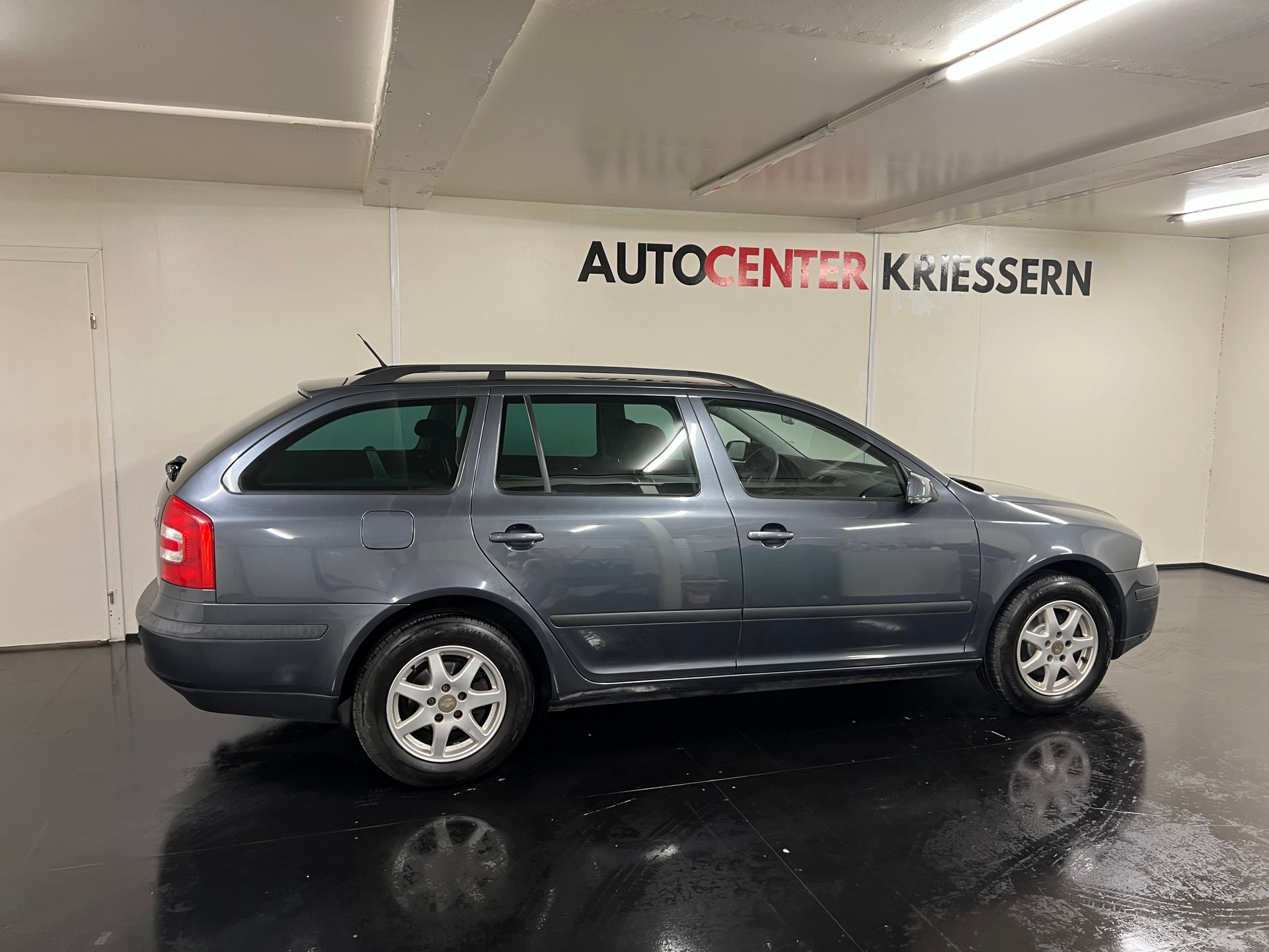 SKODA Octavia 1.9 TDI Swiss Ice Hockey 4x4-image-3