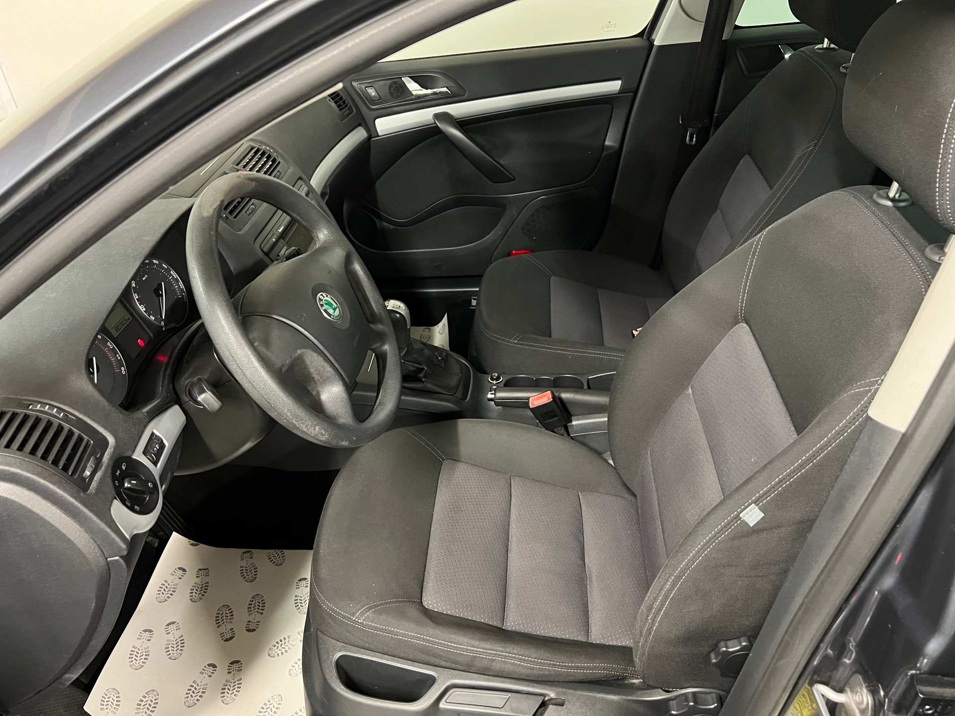 SKODA Octavia 1.9 TDI Swiss Ice Hockey 4x4-image-9