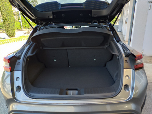 NISSAN Juke 1.6 Hybrid Tekna-image-5