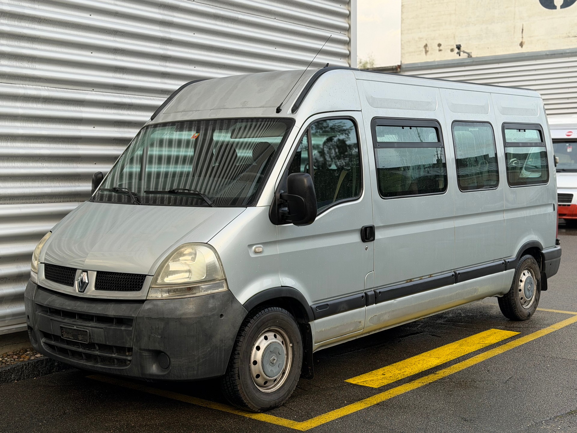 RENAULT Master T35 2.5dCi Minibus-image-4