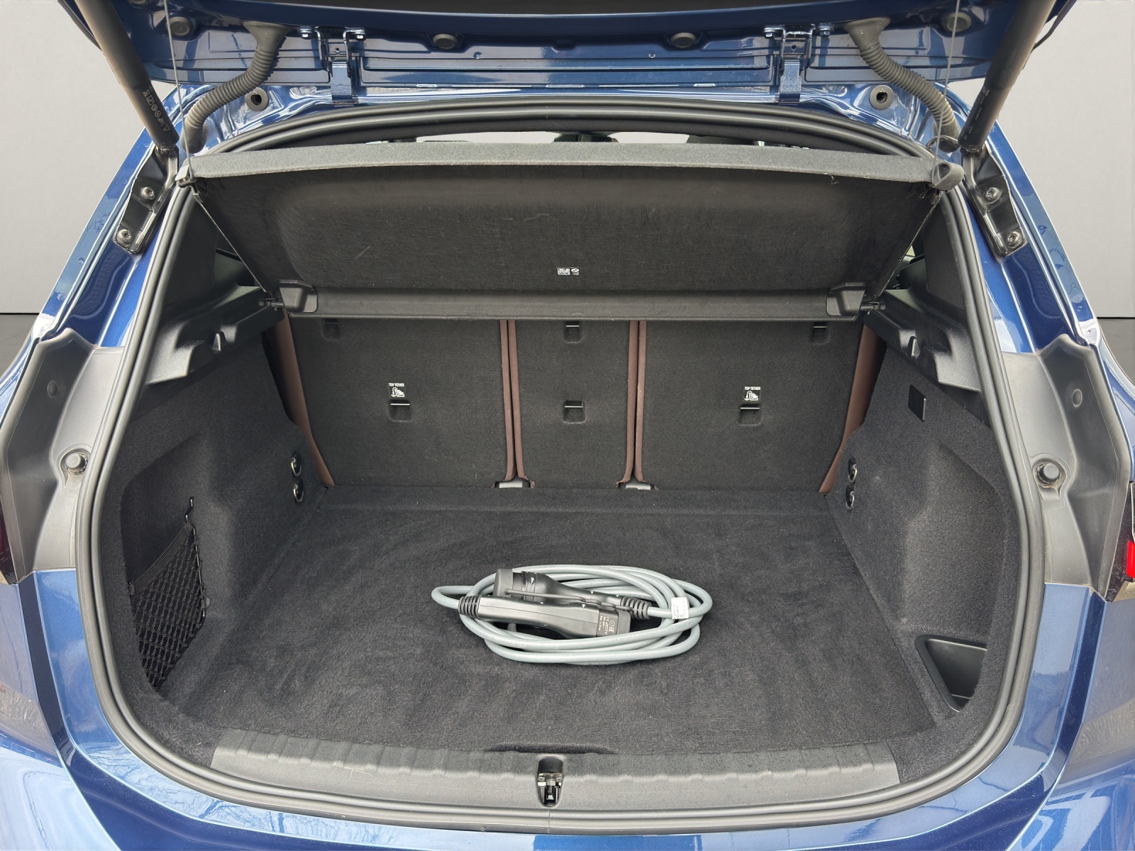 BMW 230e xDrive Active Tourer Luxury Line-image-14