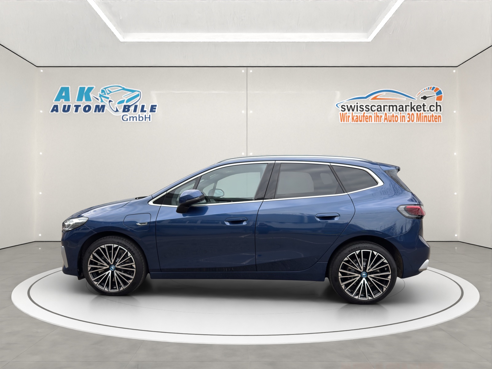 BMW 230e xDrive Active Tourer Luxury Line-showroom-element-3