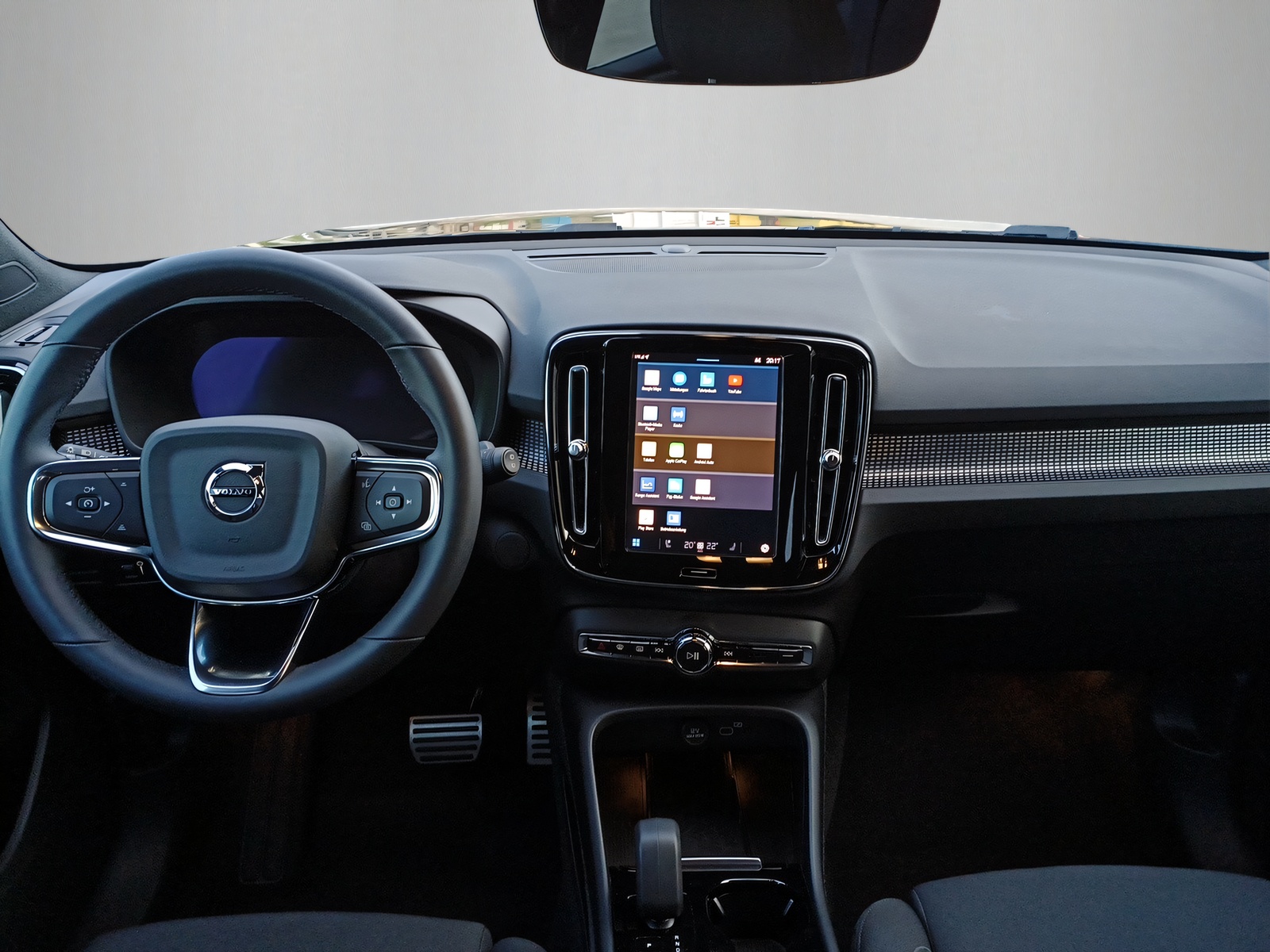 VOLVO XC40 Recharge-image-10