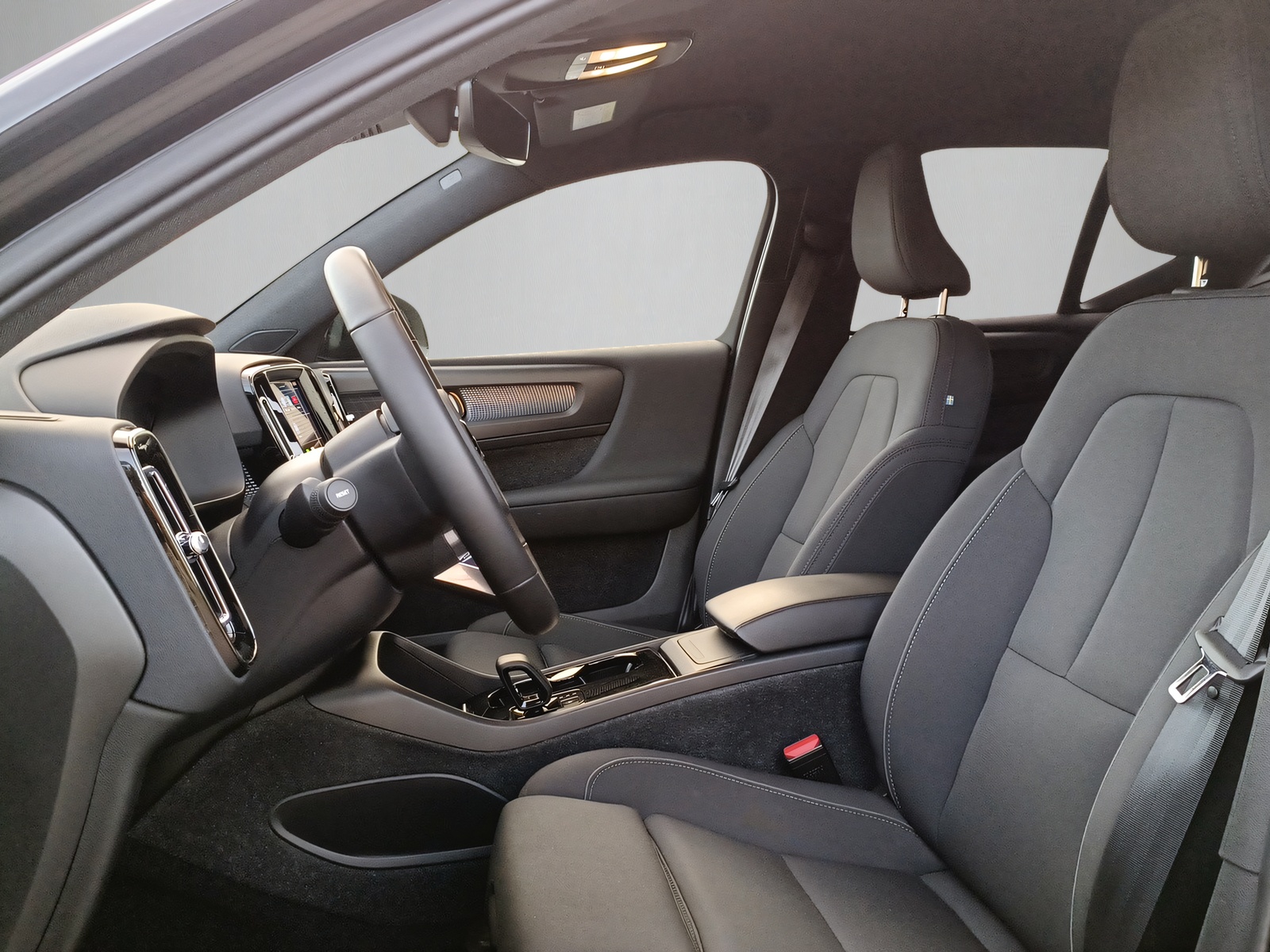 VOLVO XC40 Recharge-image-12