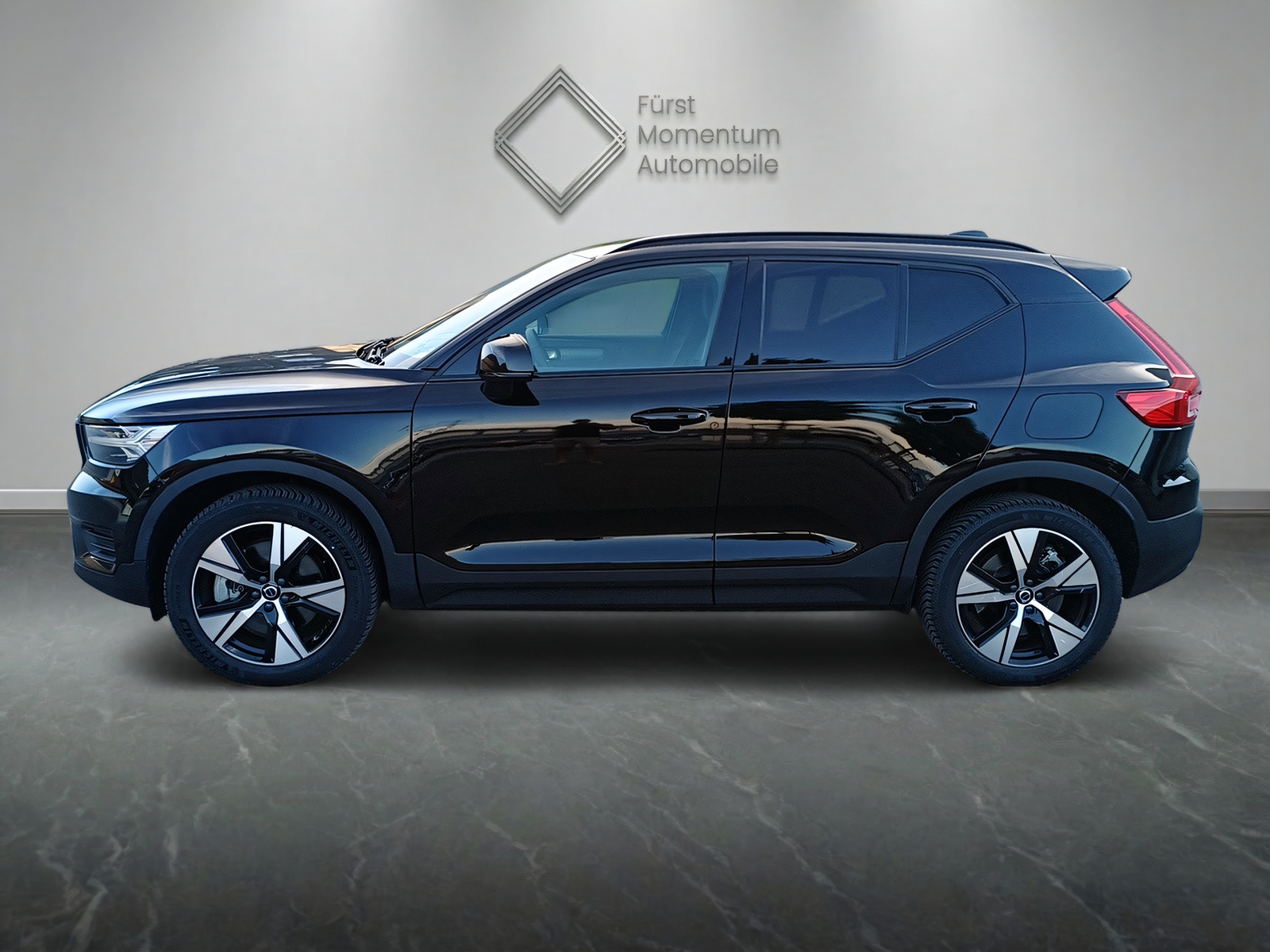 VOLVO XC40 Recharge-showroom-element-2