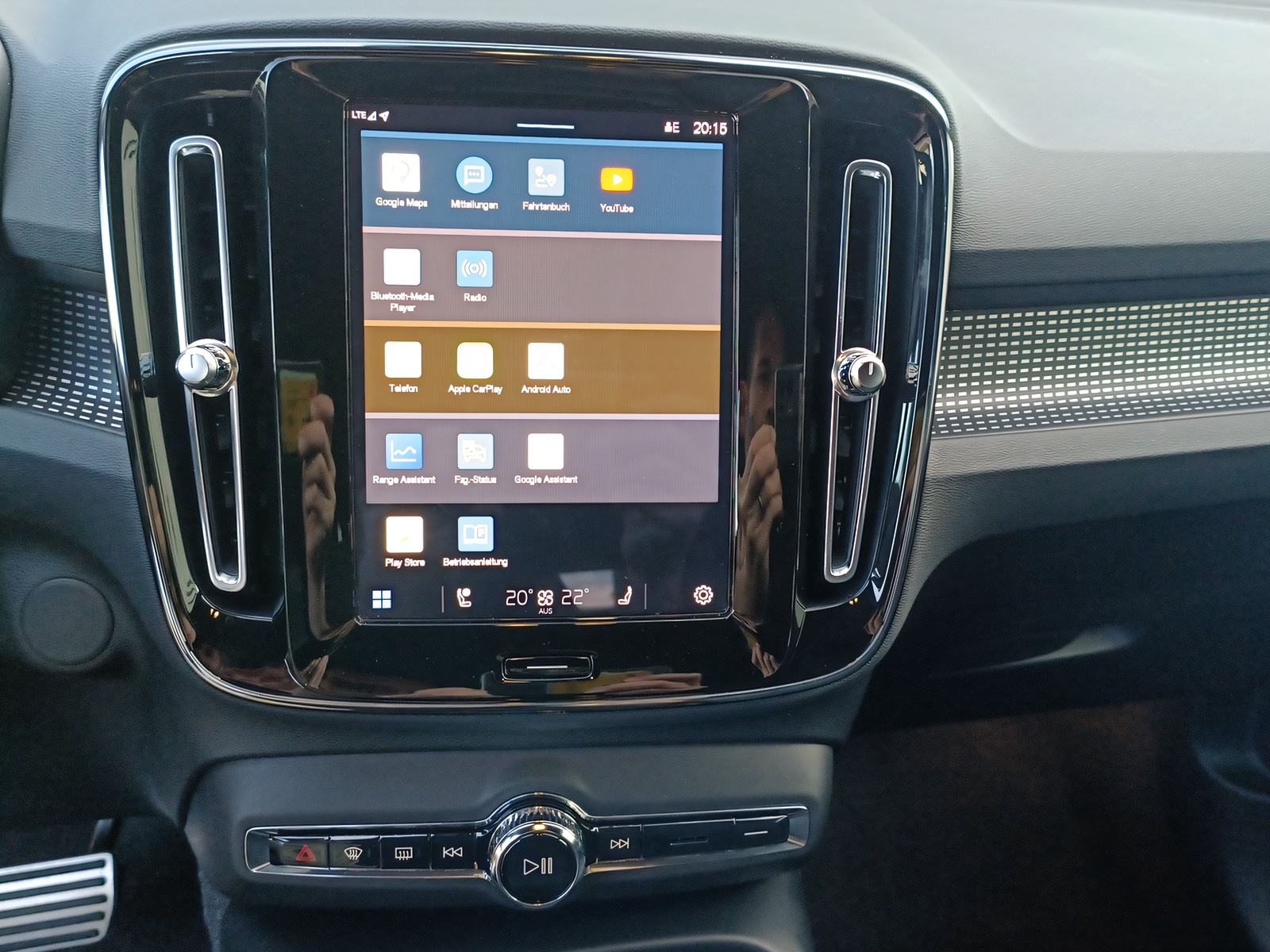 VOLVO XC40 Recharge-image-18