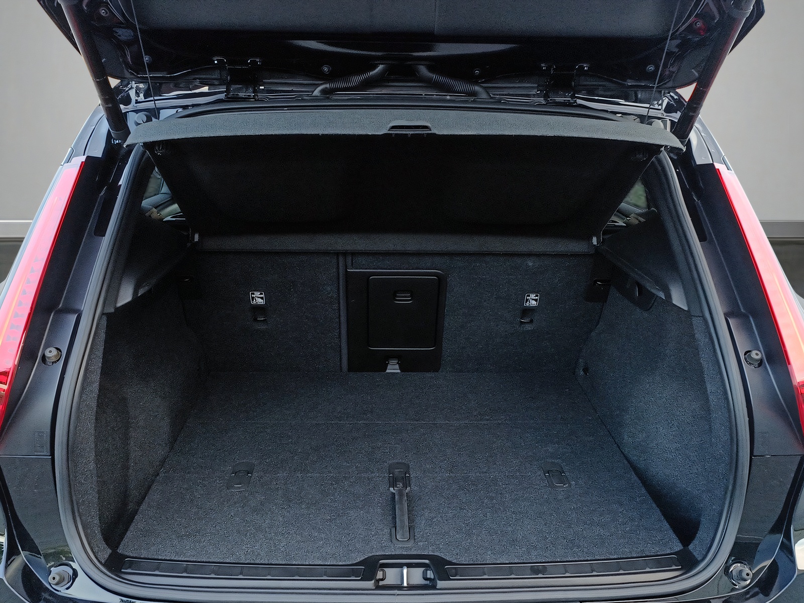 VOLVO XC40 Recharge-image-9