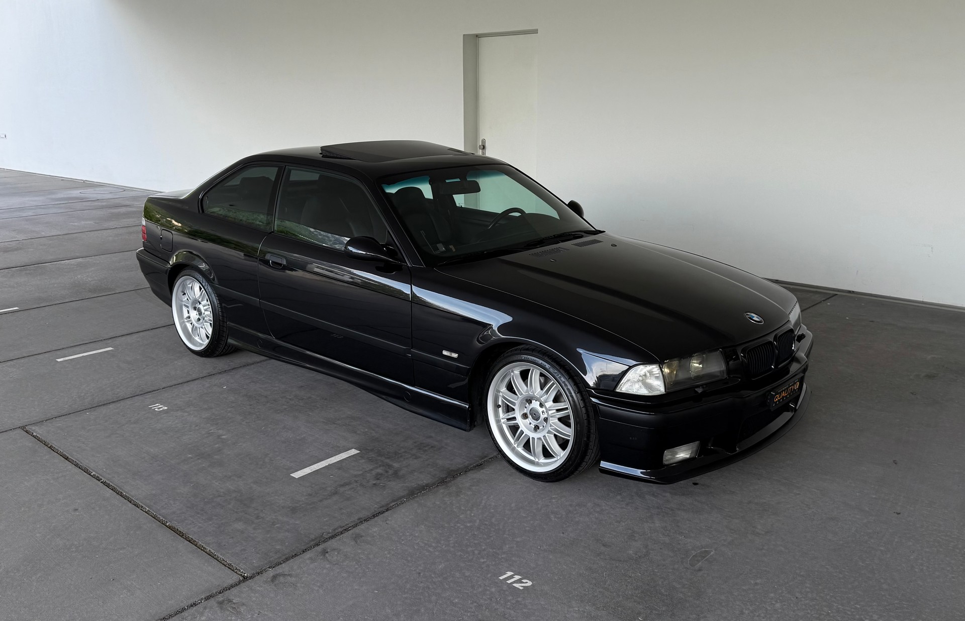 BMW M3 Coupé-showroom-element-2