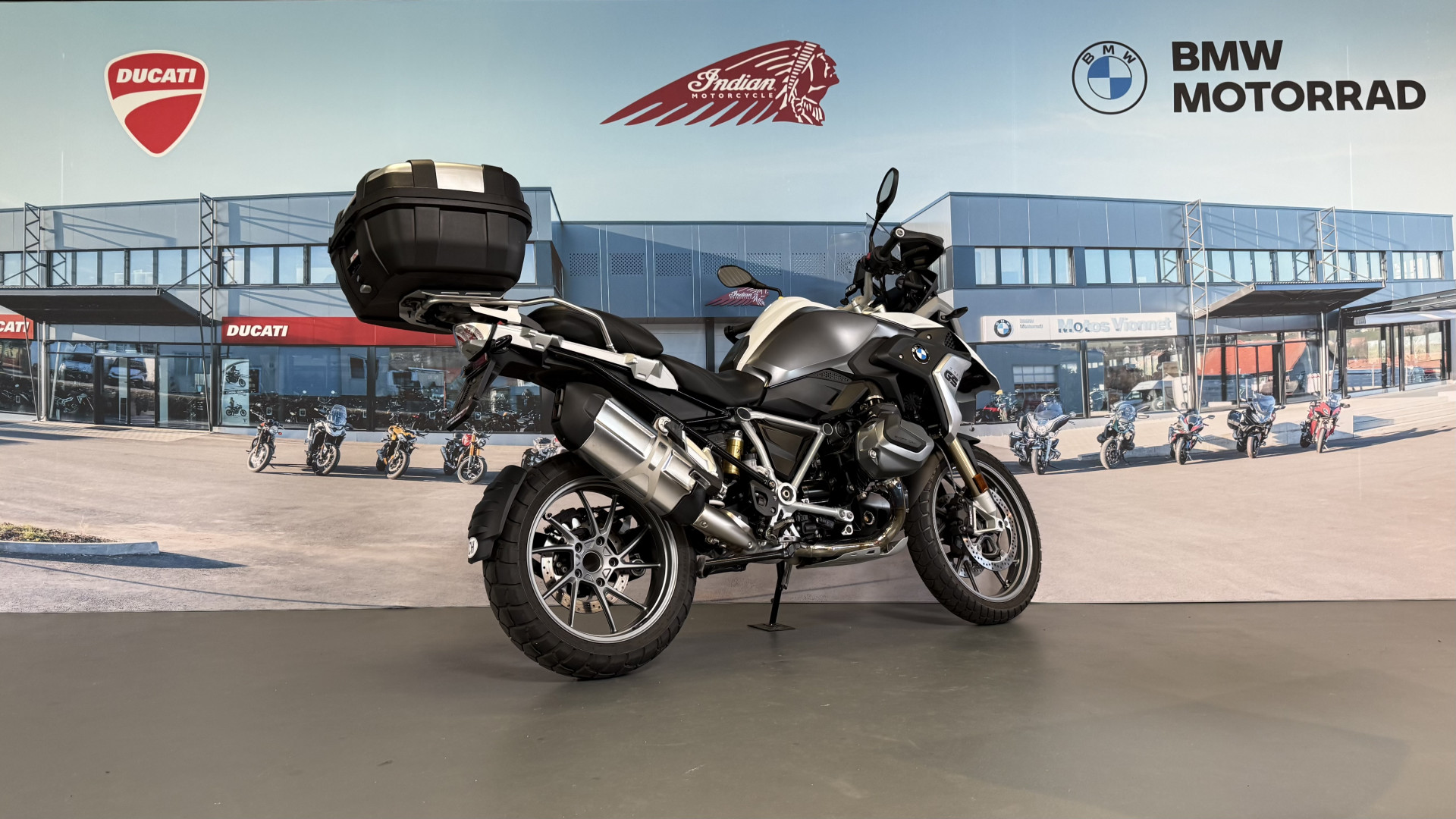 BMW R 1250 GS Top case GIVI inclus-image-4