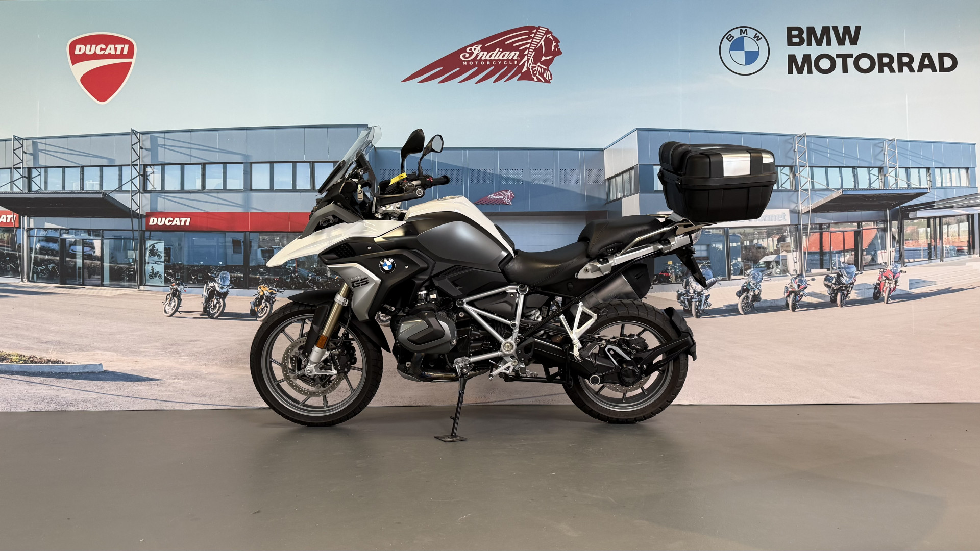 BMW R 1250 GS Top case GIVI inclus-showroom-element-3