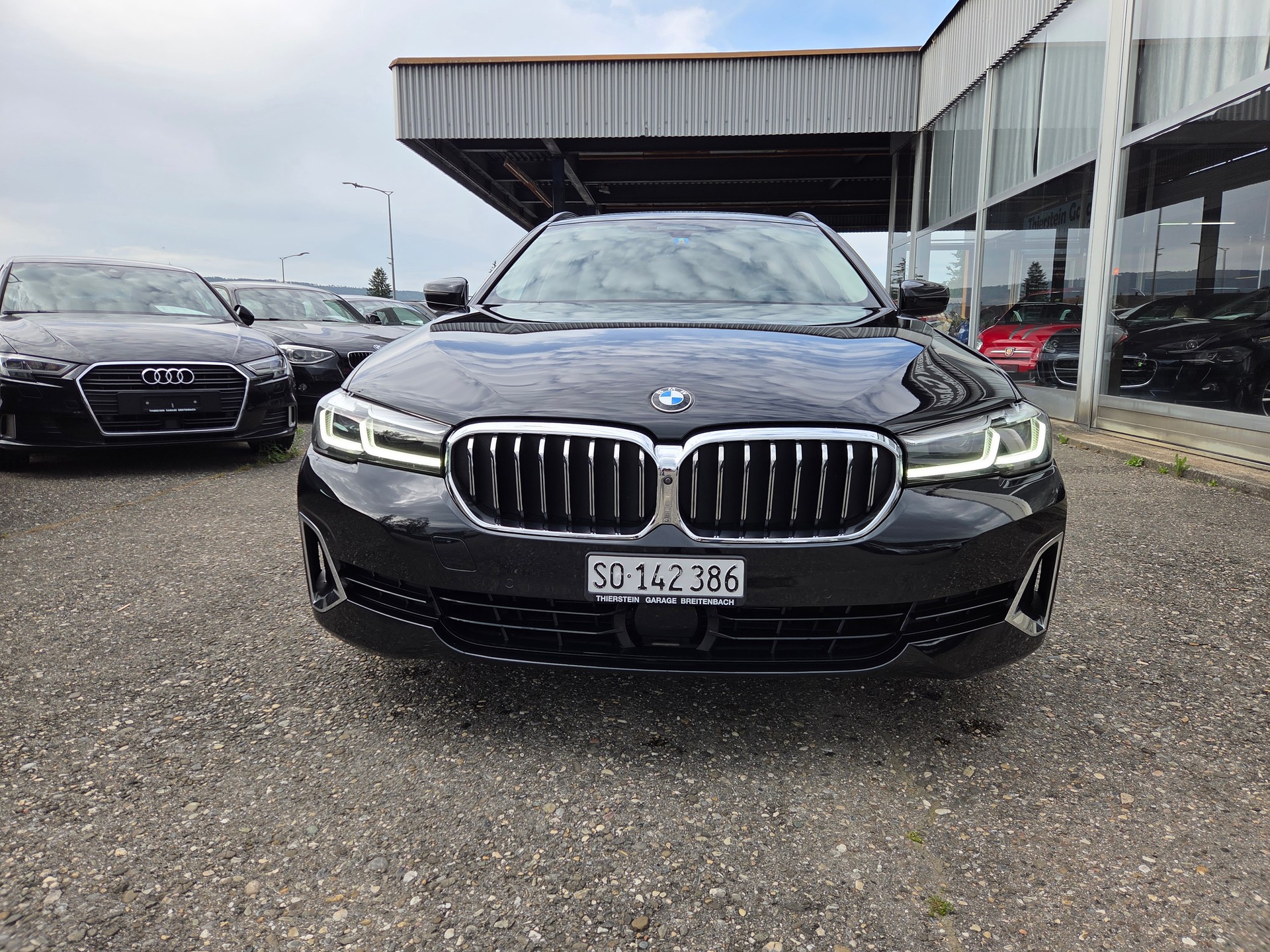 BMW 530d xDrive 48V Touring Luxury Line Steptronic-showroom-element-2