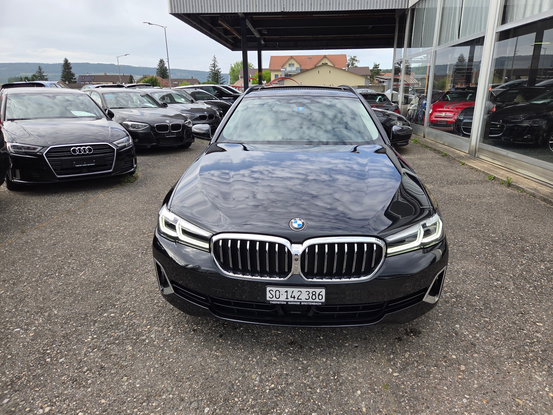 BMW 530d xDrive 48V Touring Luxury Line Steptronic-showroom-element-3