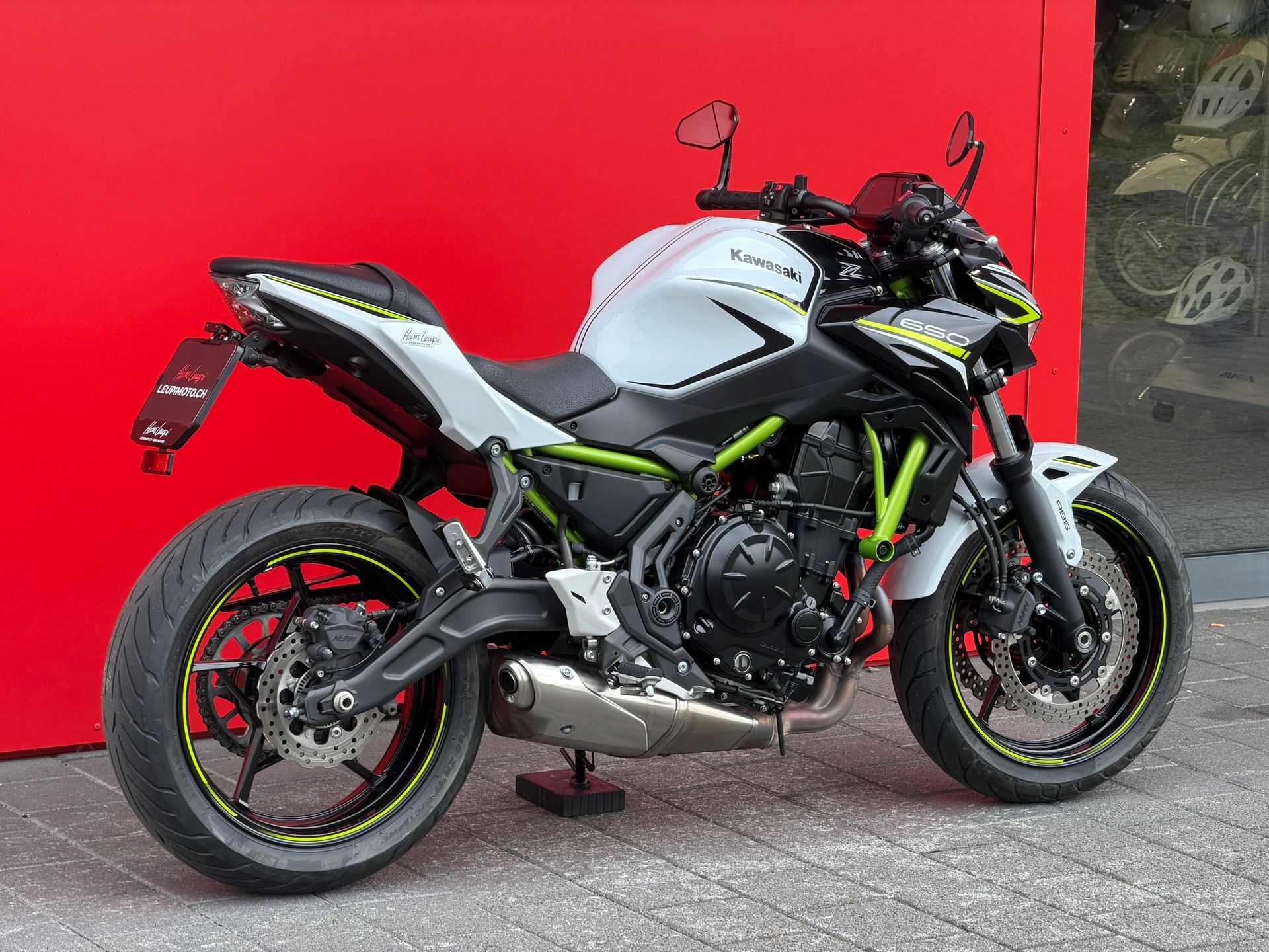 KAWASAKI Z 650 (35kW)-showroom-element-1