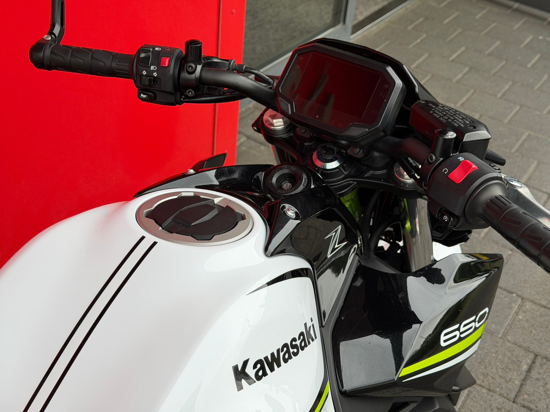 KAWASAKI Z 650 (35kW)-showroom-element-3