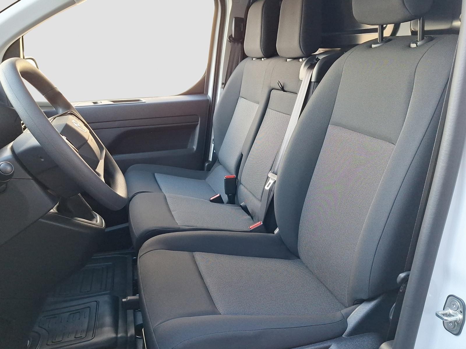 TOYOTA Proace 1.5D Panel Van Medium Active-image-4