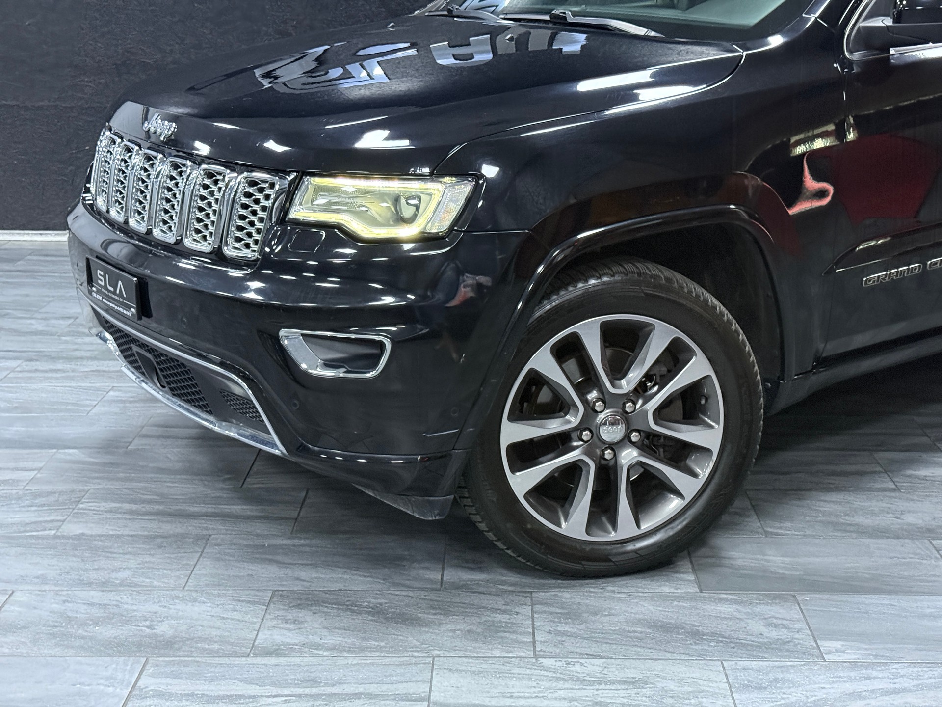 JEEP Grand Cherokee 3.0 CRD Summit Automatic-showroom-element-1
