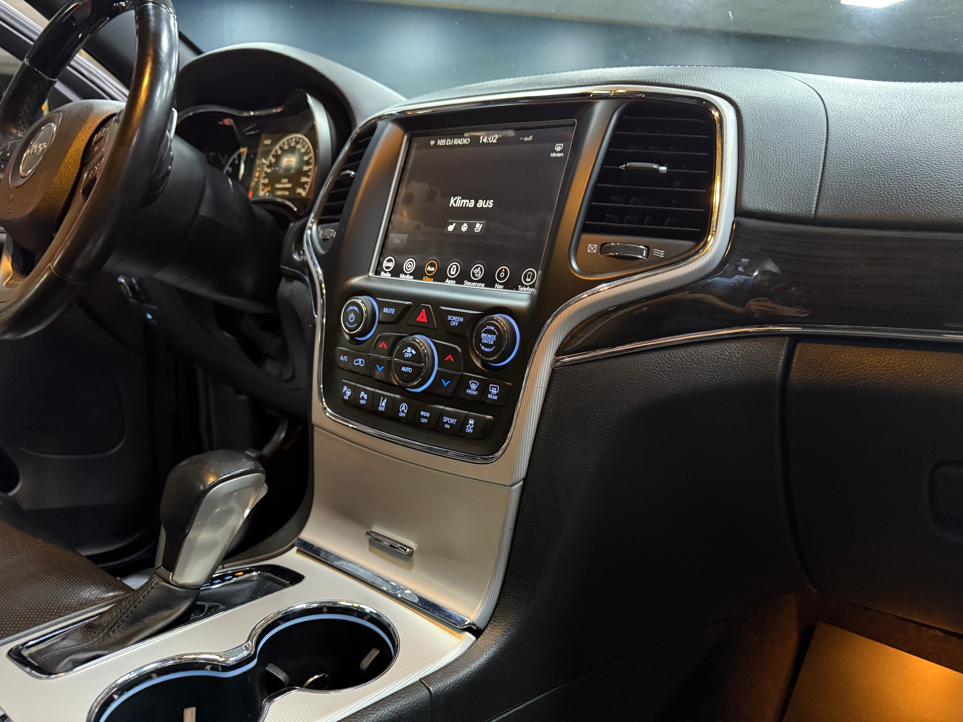 JEEP Grand Cherokee 3.0 CRD Summit Automatic-image-13