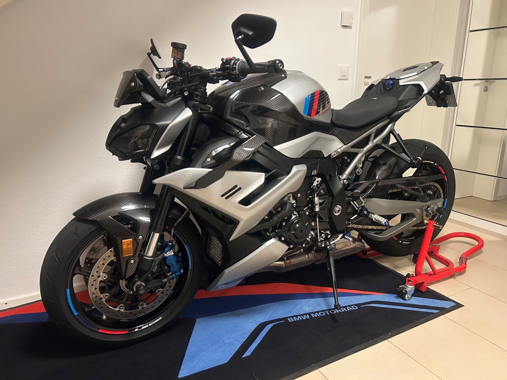 BMW M 1000 R-image-4