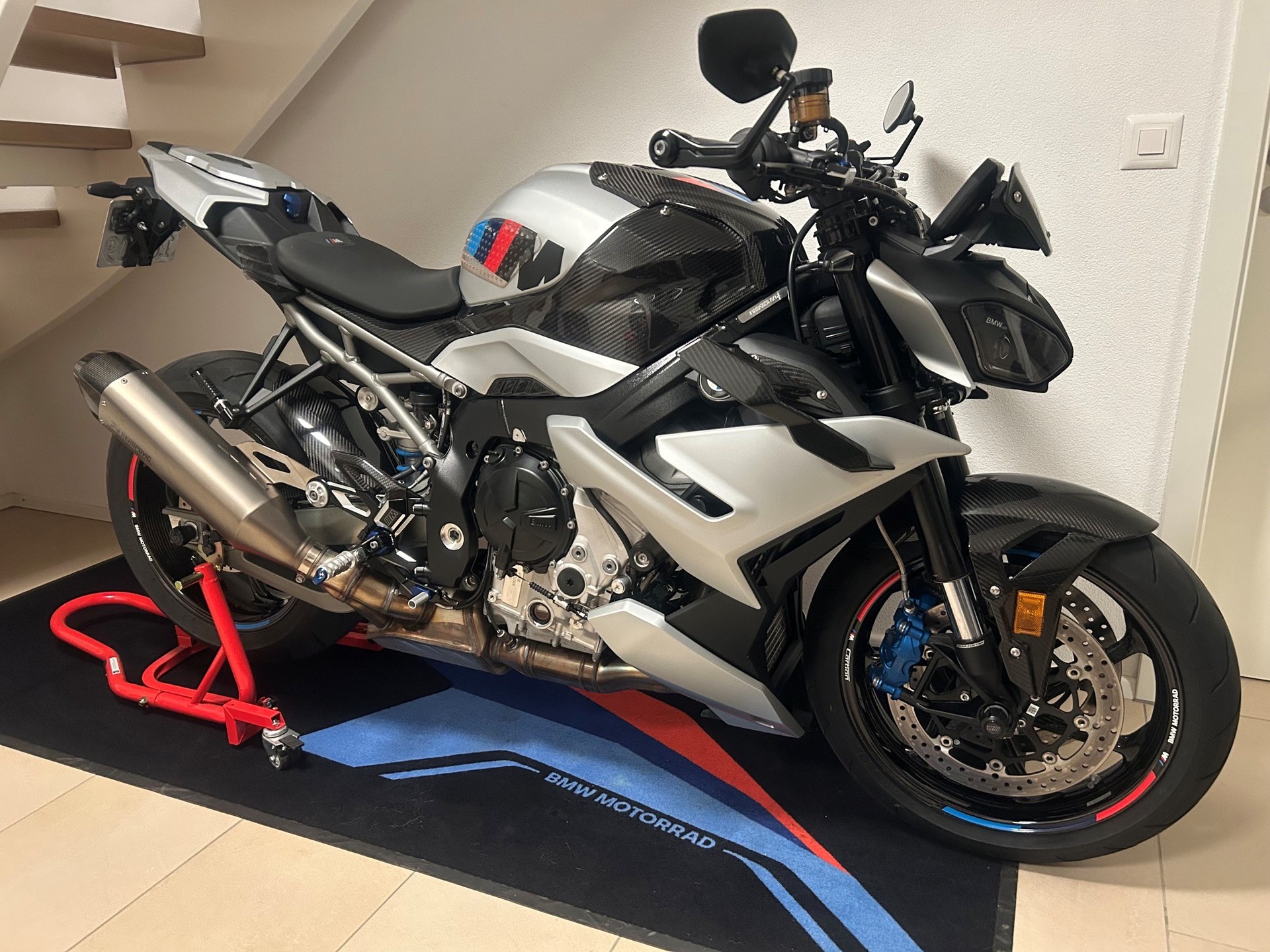 BMW M 1000 R-image-1