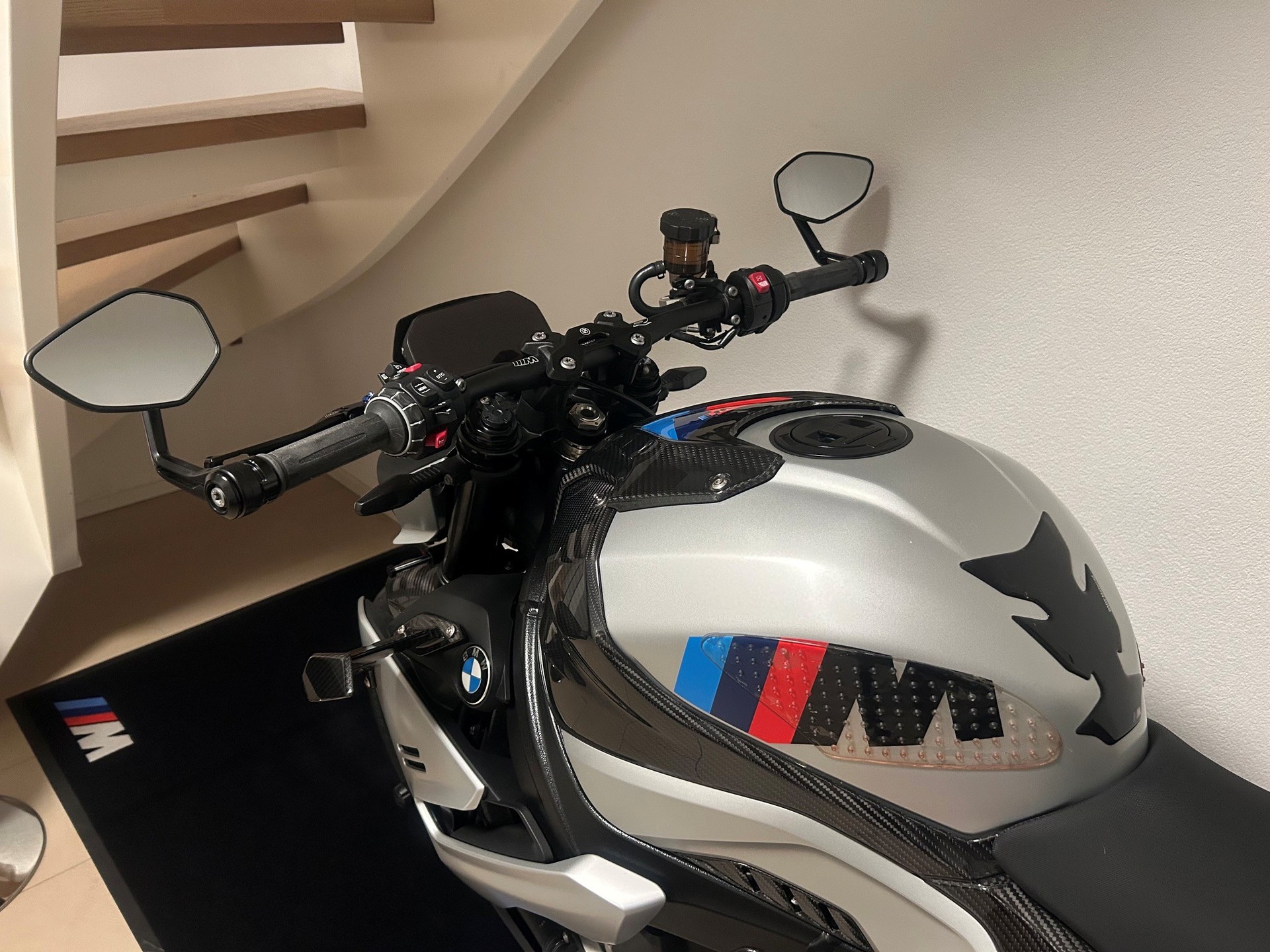 BMW M 1000 R-image-3