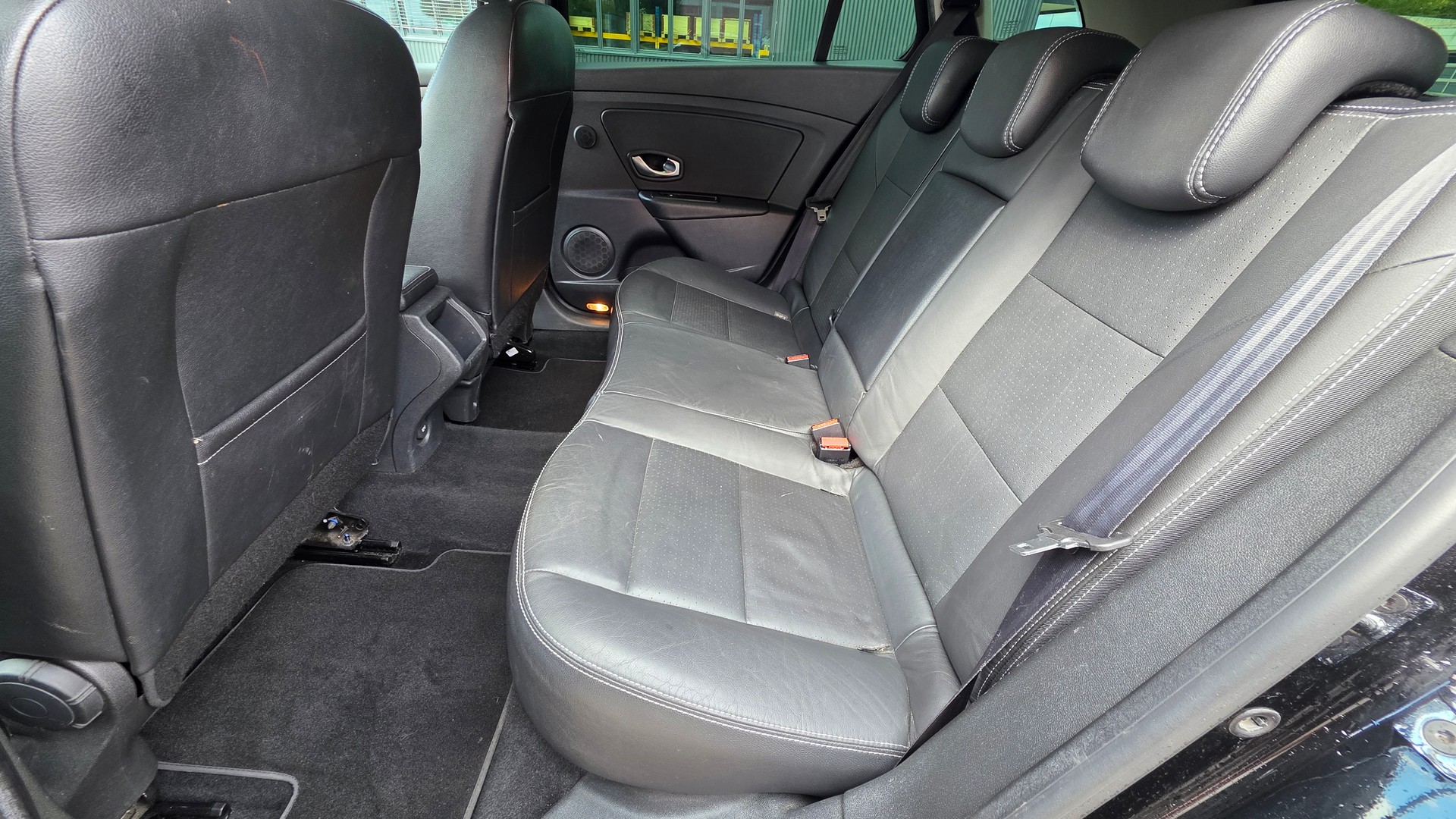 RENAULT Mégane Grandtour 2.0 16V Privilège CVT Automat-image-11