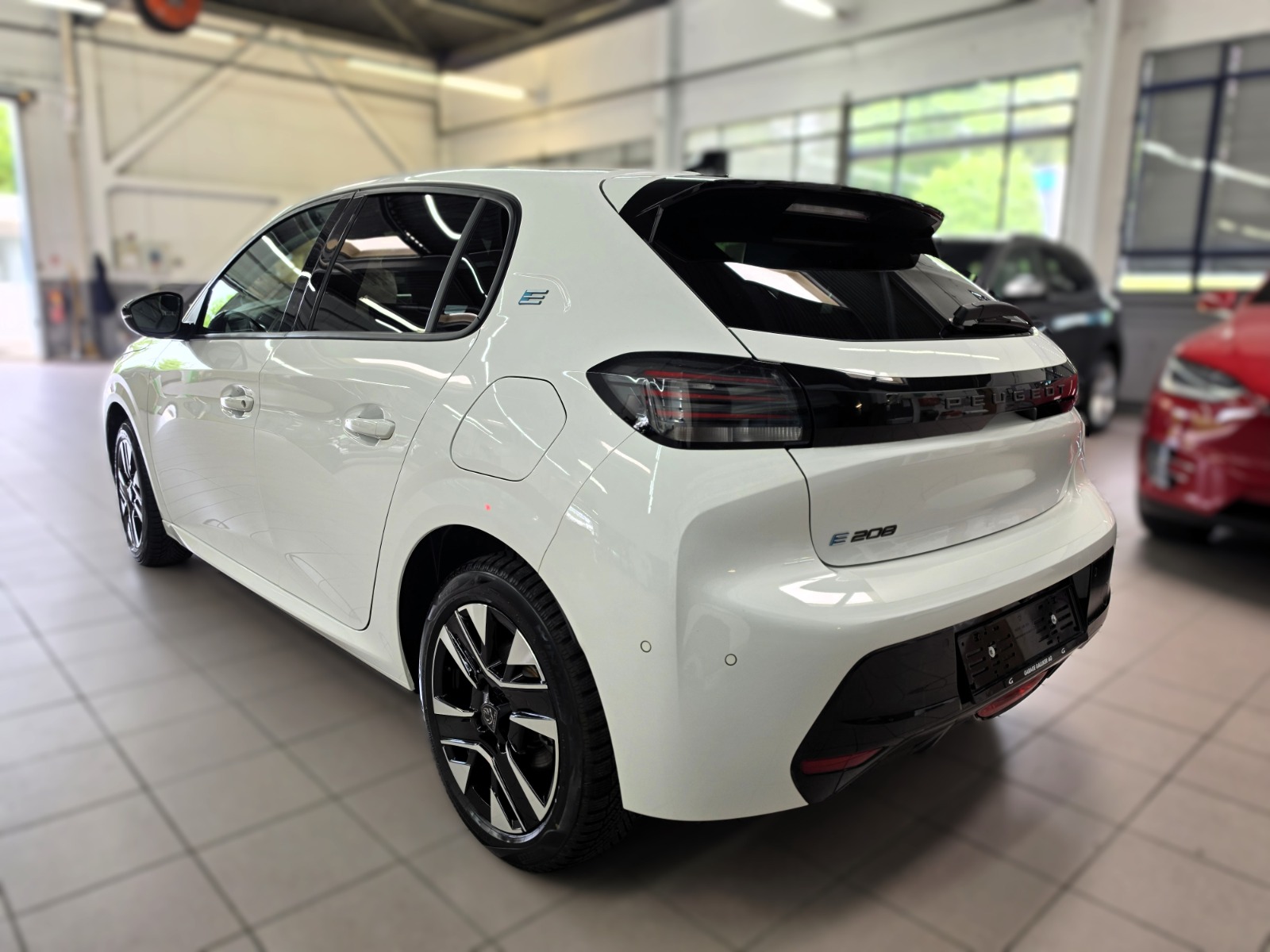PEUGEOT 208 Elektrik 100 kW Allure-image-3