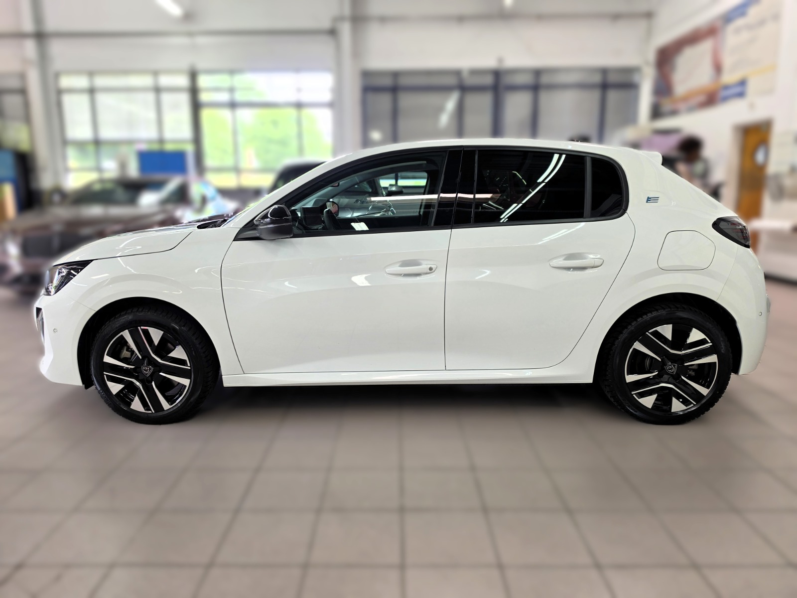 PEUGEOT 208 Elektrik 100 kW Allure-image-2