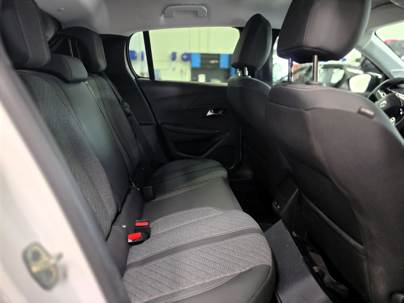 PEUGEOT 208 Elektrik 100 kW Allure-image-14