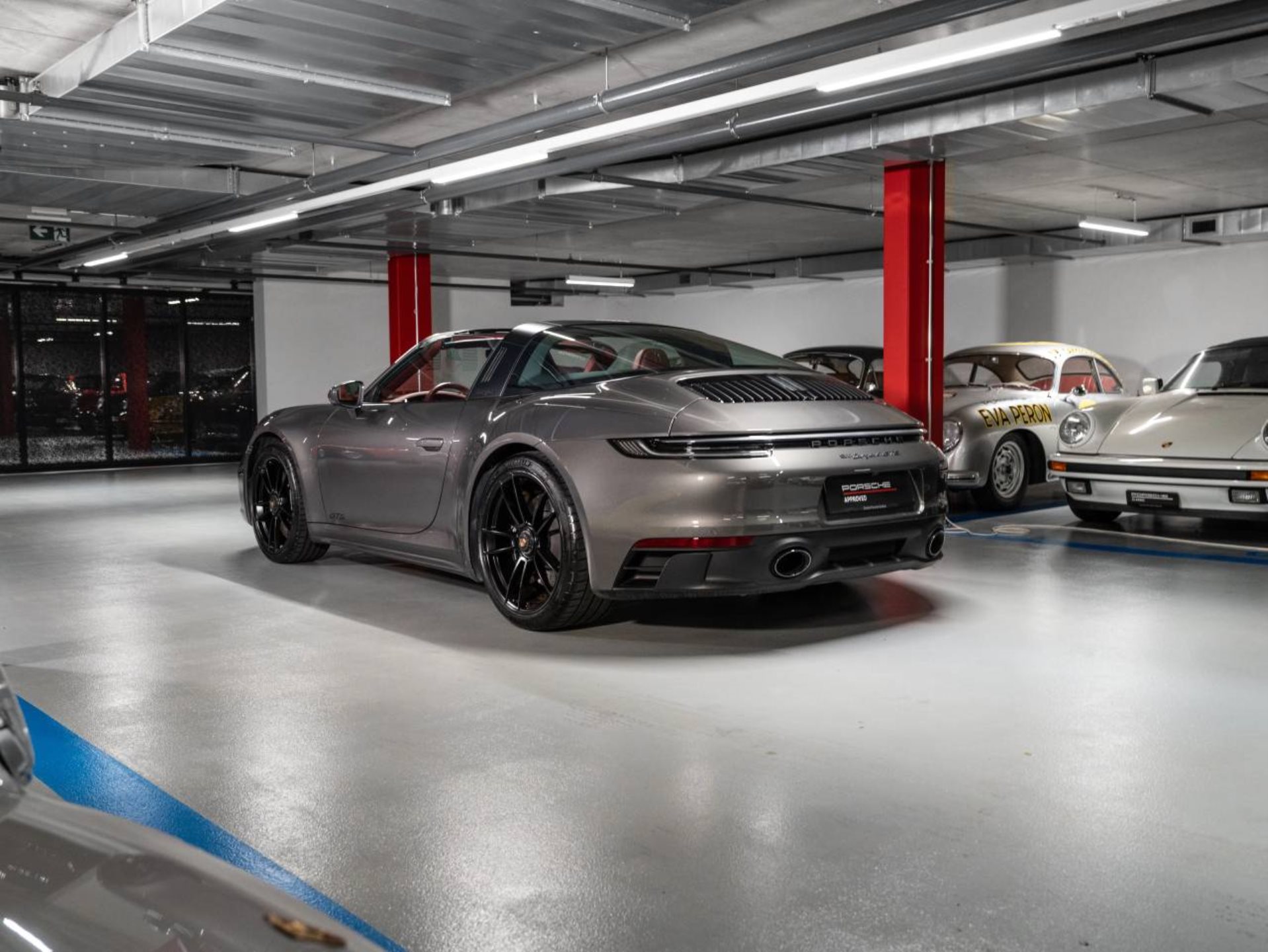 PORSCHE 911 Targa 4 GTS (MY22)-showroom-element-2
