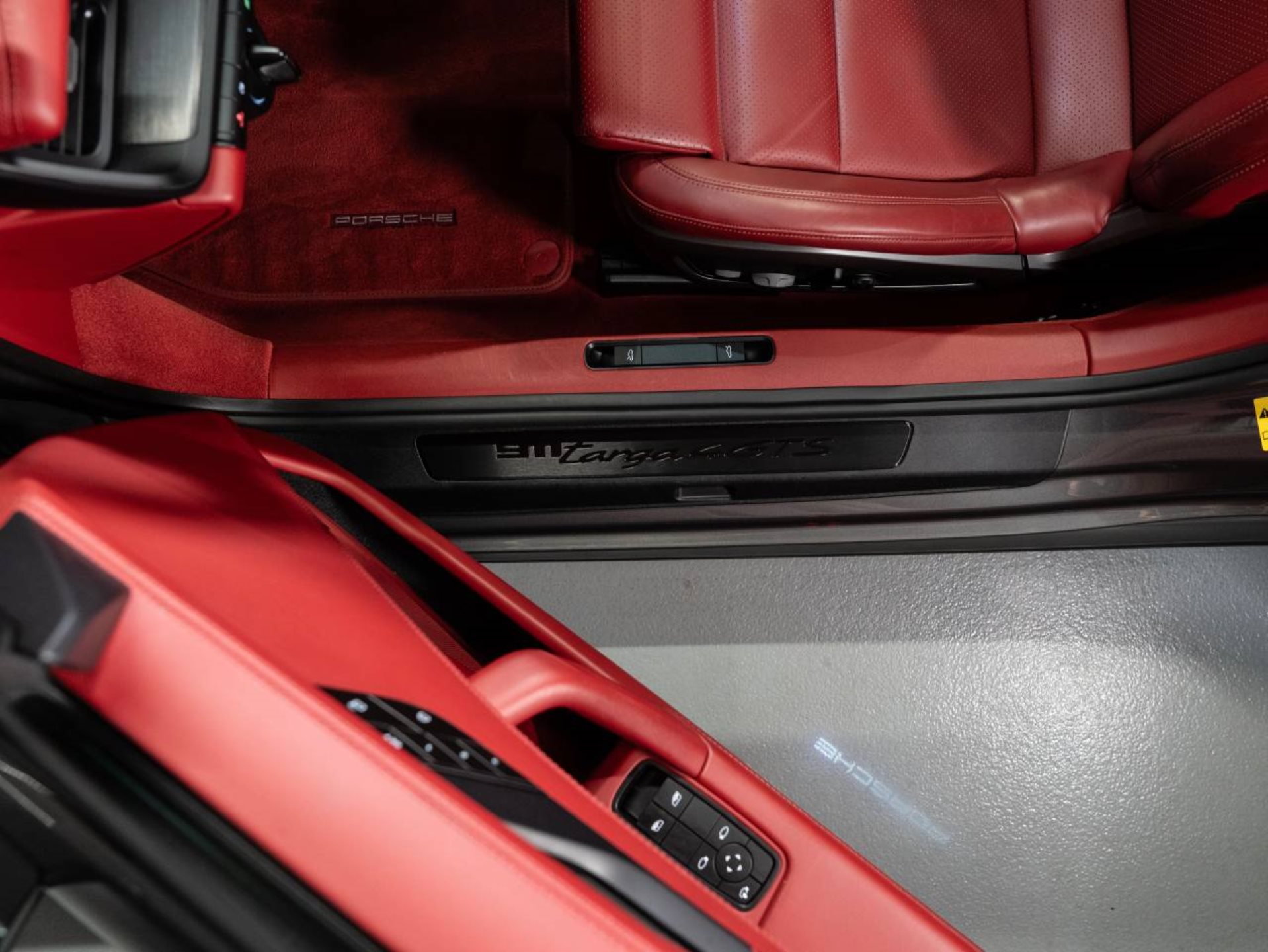 PORSCHE 911 Targa 4 GTS (MY22)-image-20