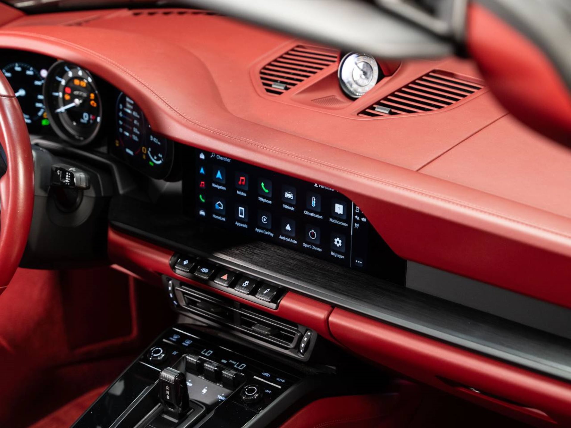 PORSCHE 911 Targa 4 GTS (MY22)-image-13