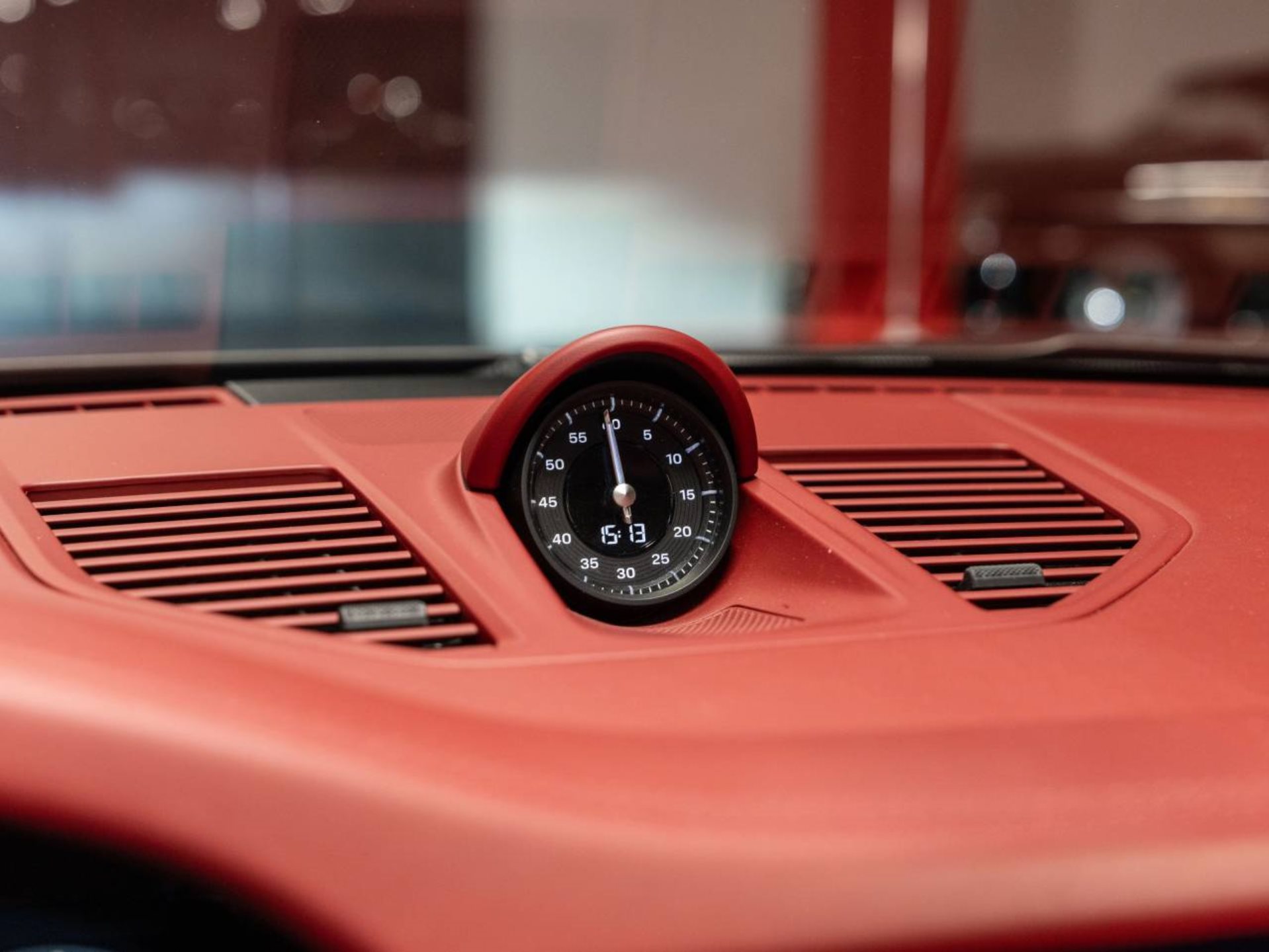 PORSCHE 911 Targa 4 GTS (MY22)-image-11