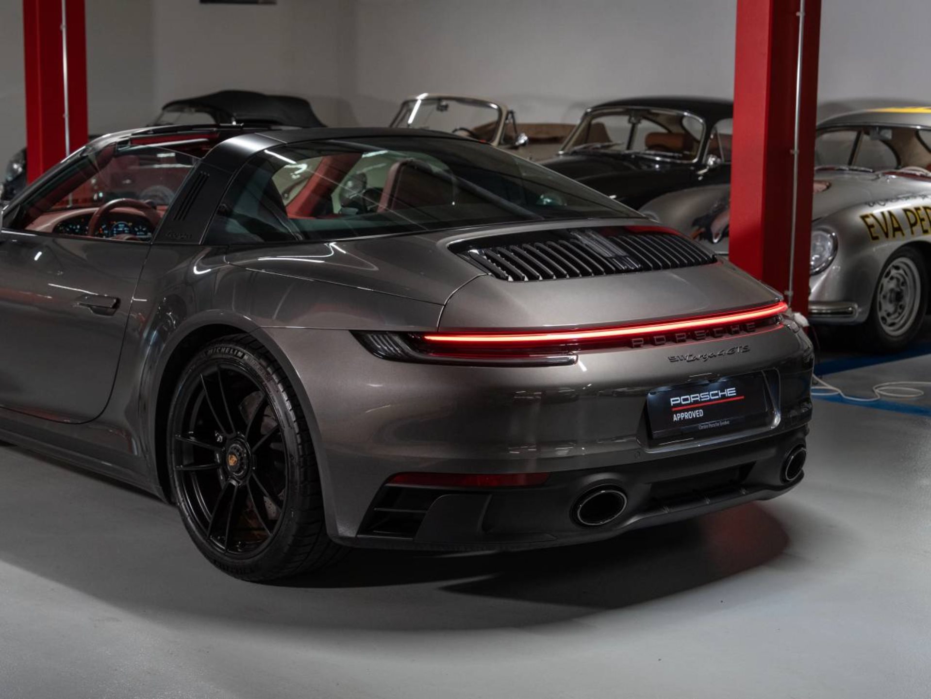 PORSCHE 911 Targa 4 GTS (MY22)-image-24