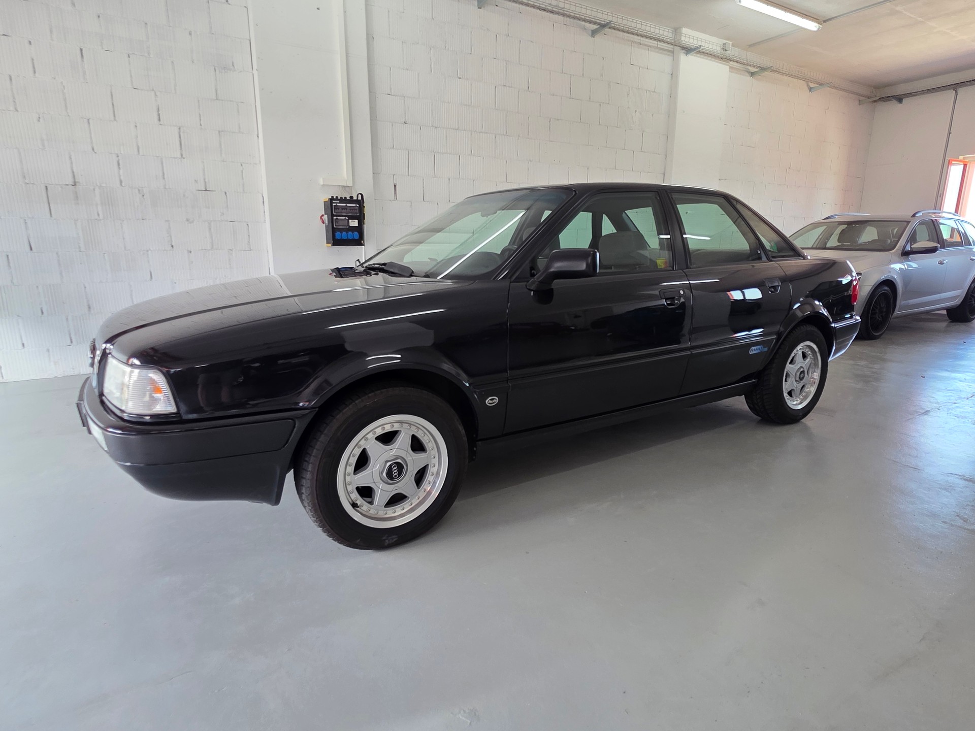 AUDI 80 2.0 E-image-6