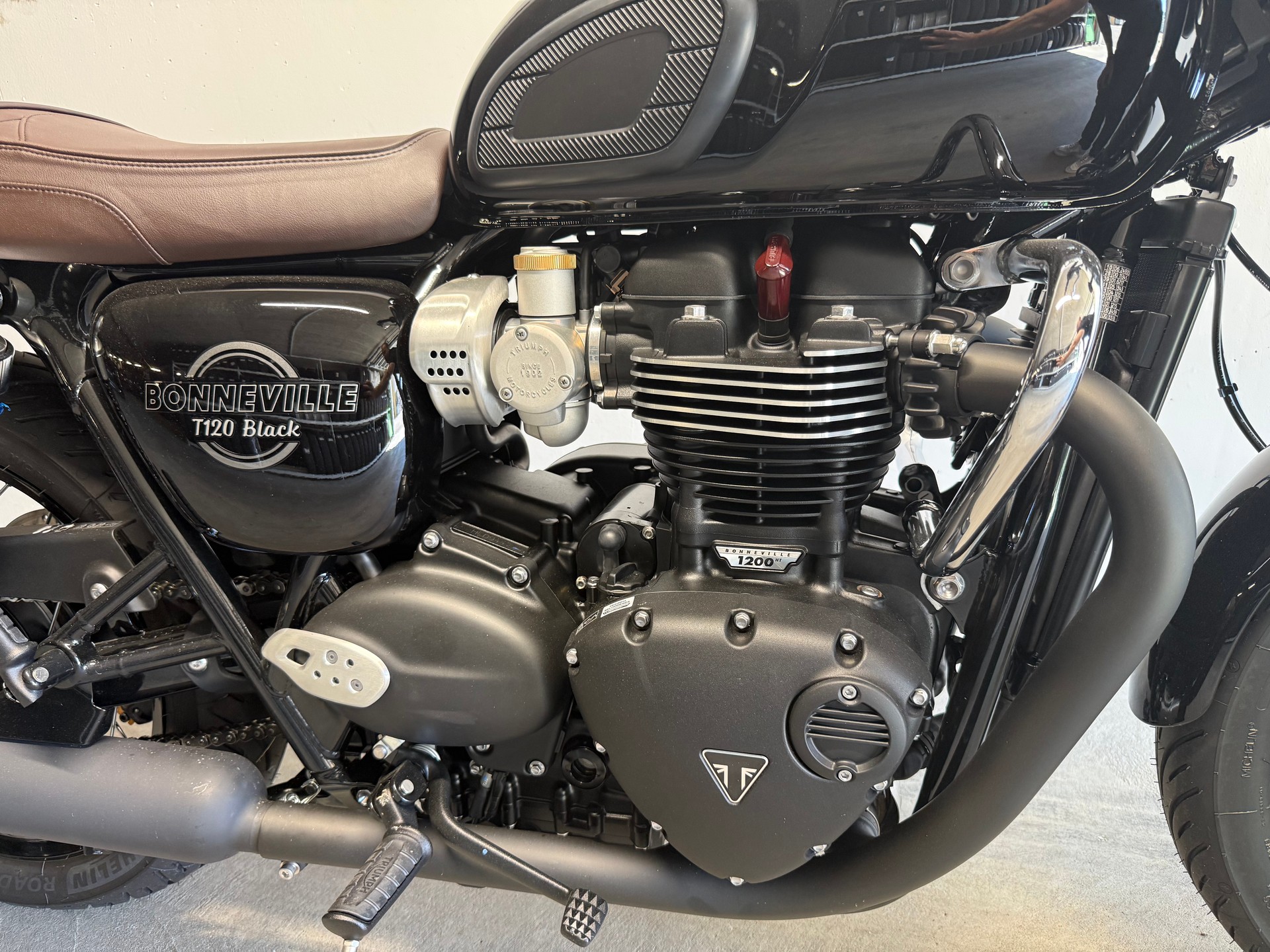 TRIUMPH Bonneville T120 Black-image-10