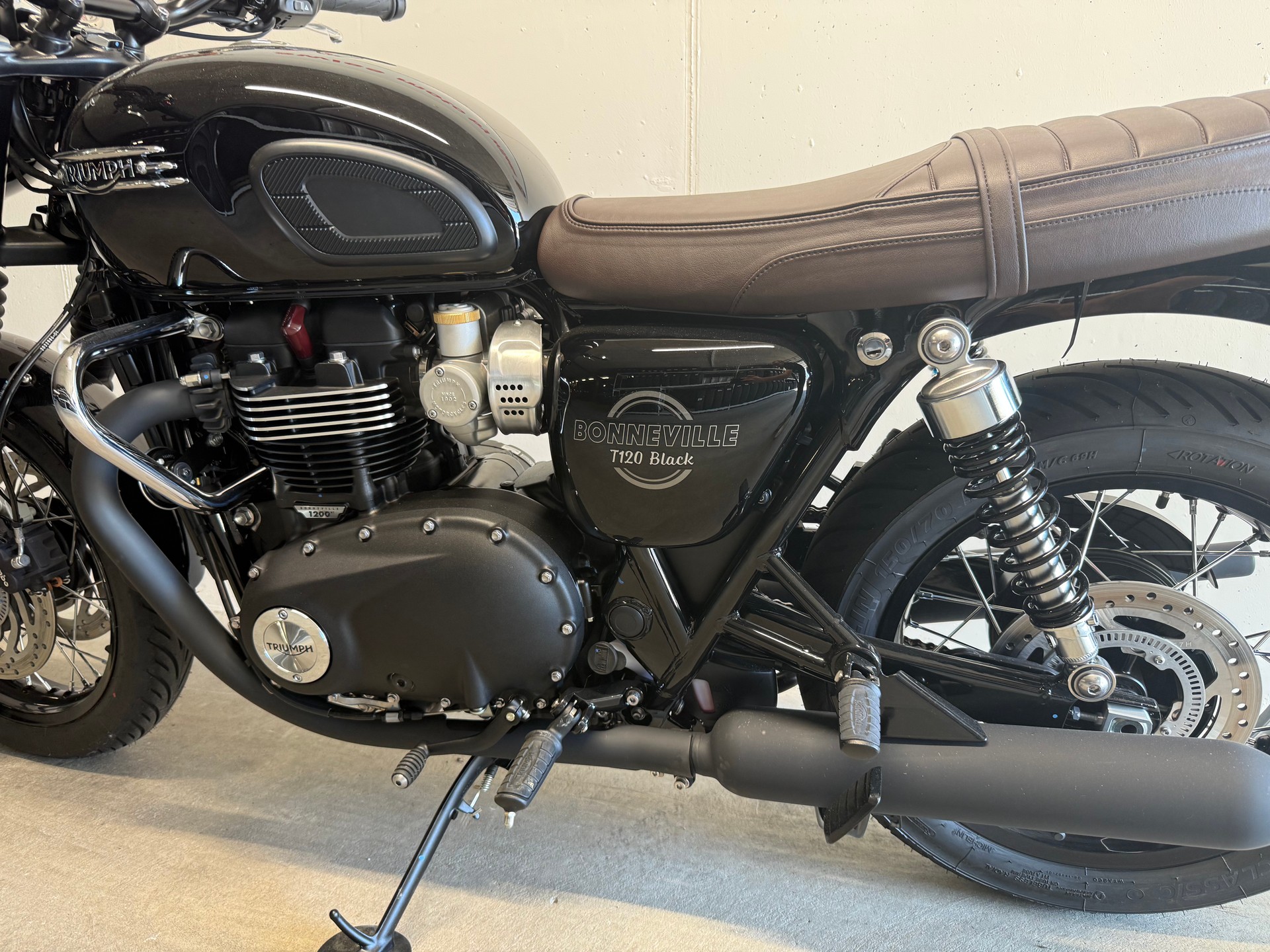 TRIUMPH Bonneville T120 Black-image-3