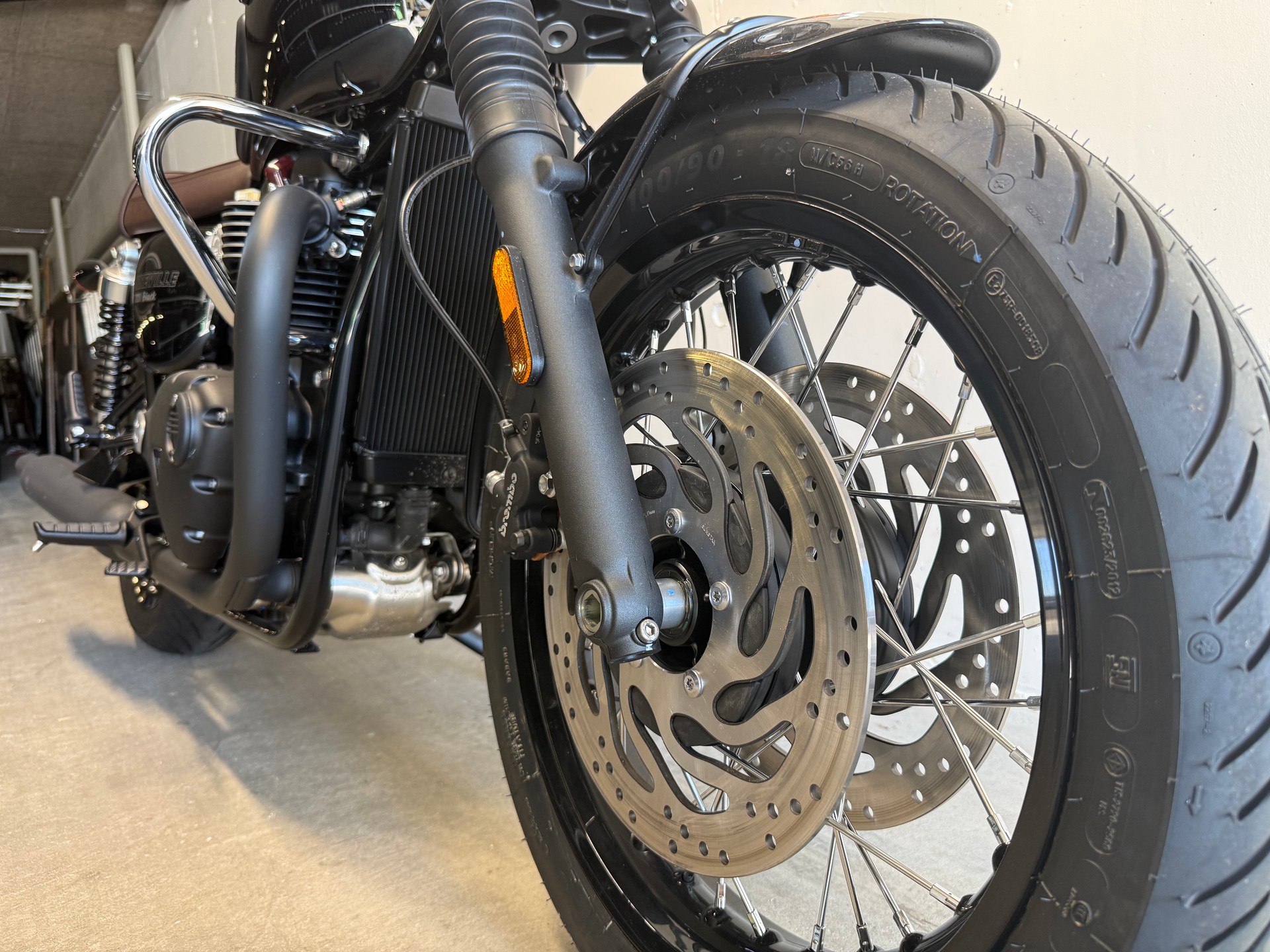 TRIUMPH Bonneville T120 Black-image-11