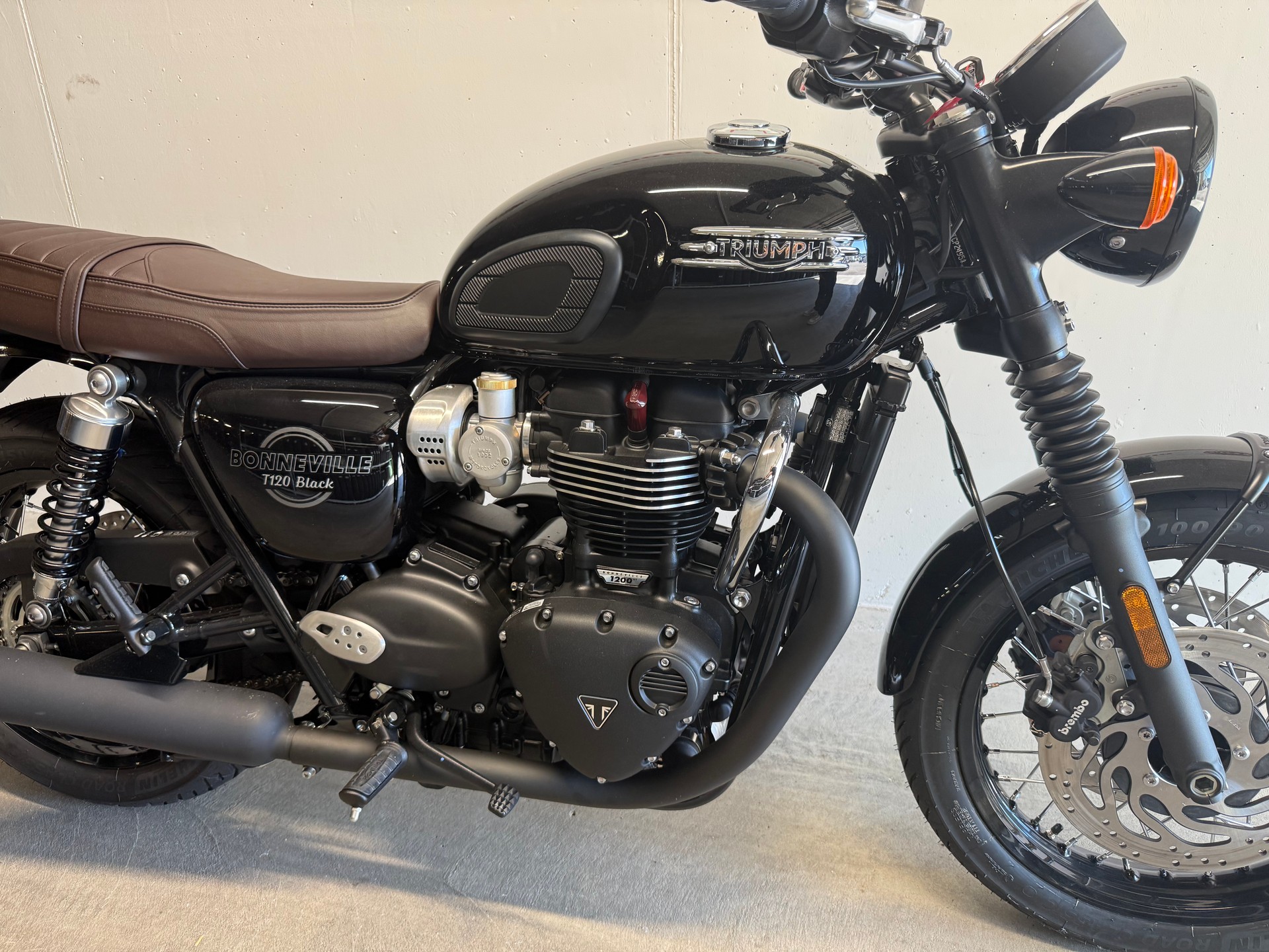 TRIUMPH Bonneville T120 Black-image-9