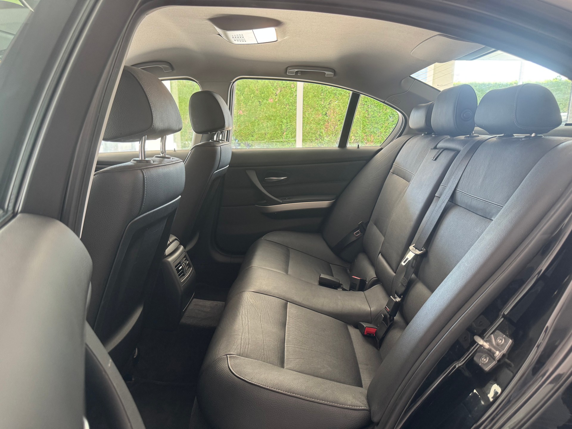 BMW 320d-image-13