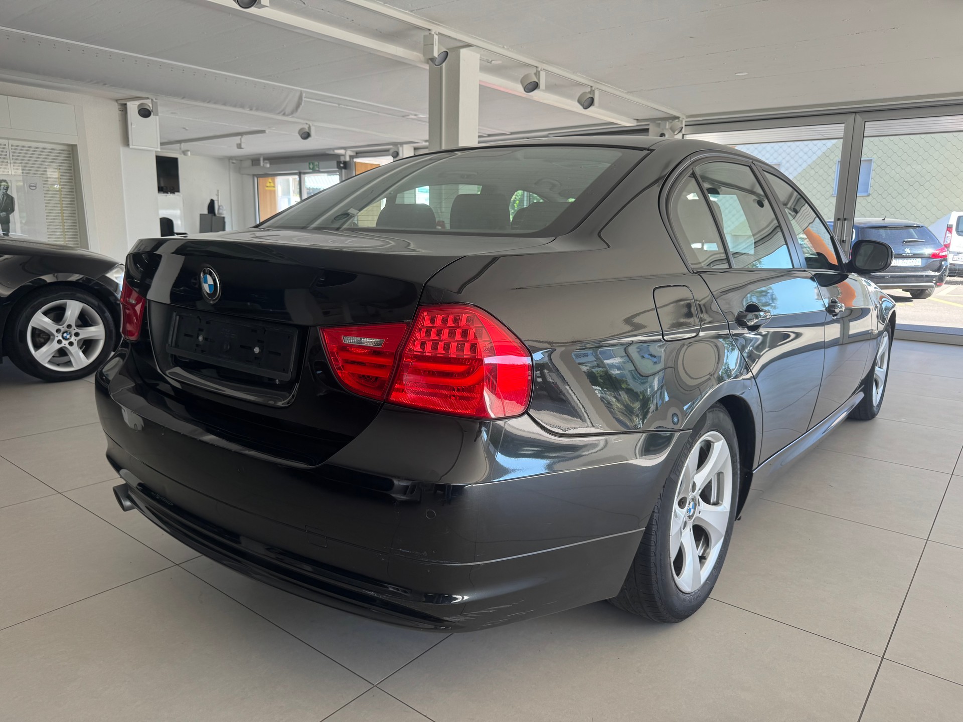 BMW 320d-image-5