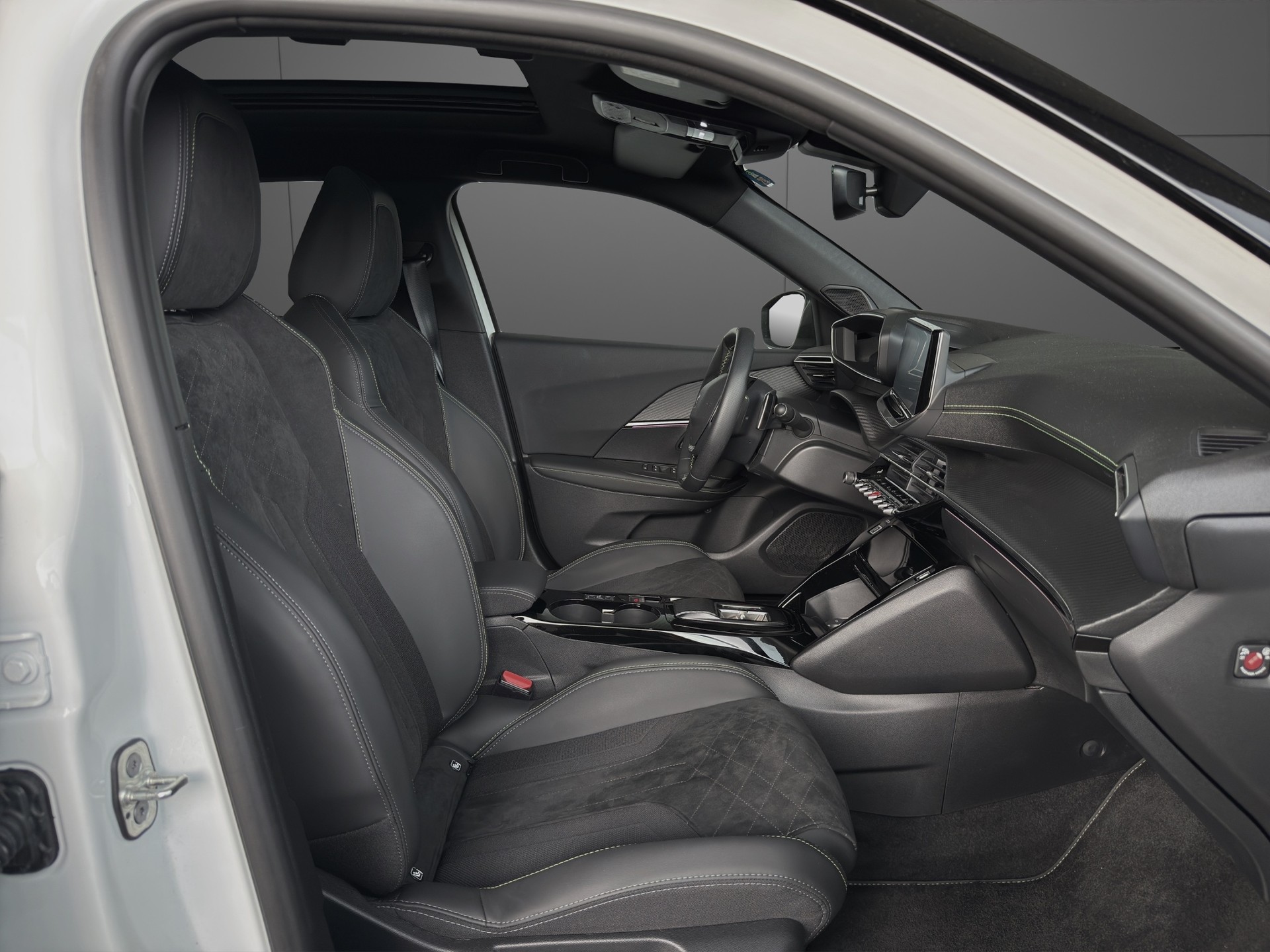 PEUGEOT 2008 1.2 PureTech GT EAT8-image-10