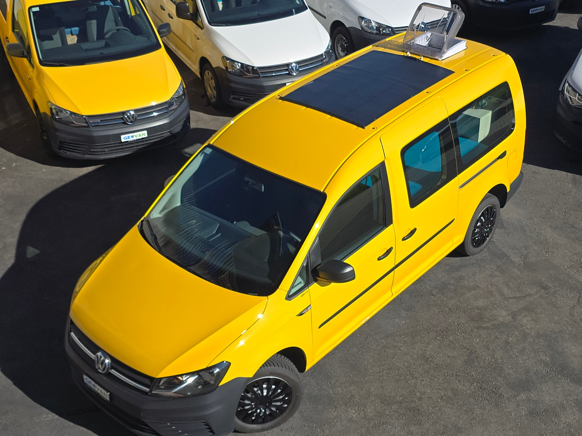 VW GEOVAN L - 102 PS Benzin - Klima - PDC hinten - DAB+ - 2 x Schiebetür - grosses Fensterpaket